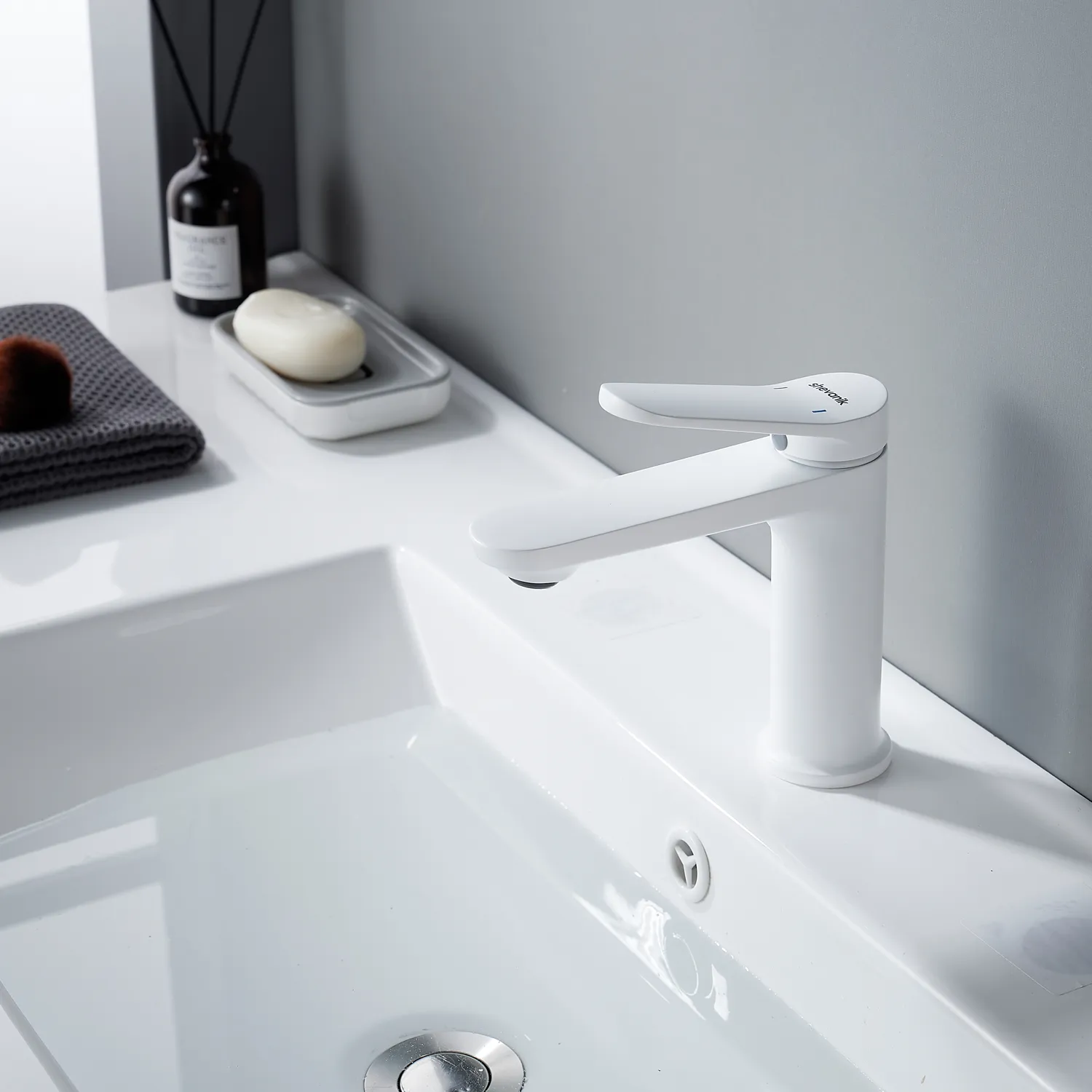 Смеситель для раковины Shevanik S4301C, белый