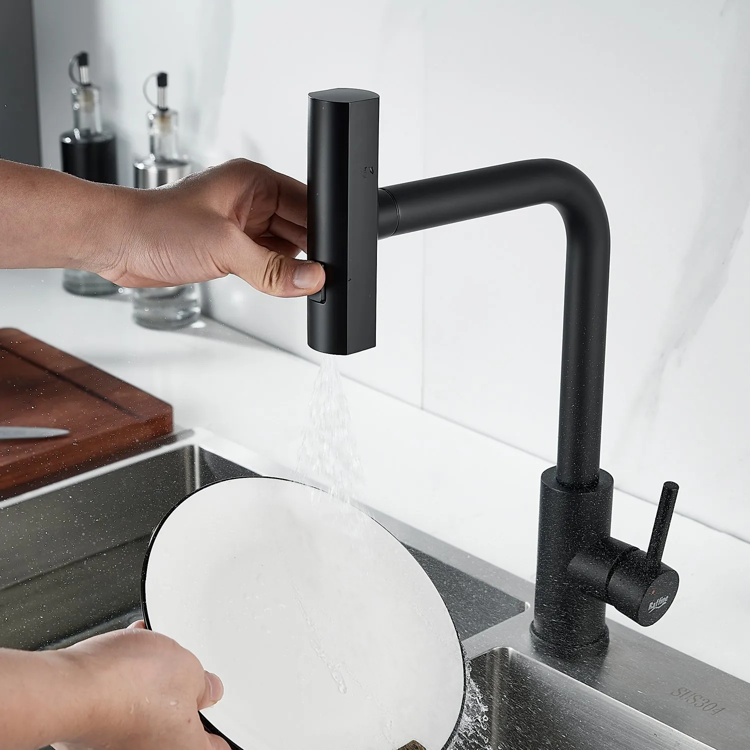 Смеситель для кухни с мультифункциональным изливом Raffine F203H, черный