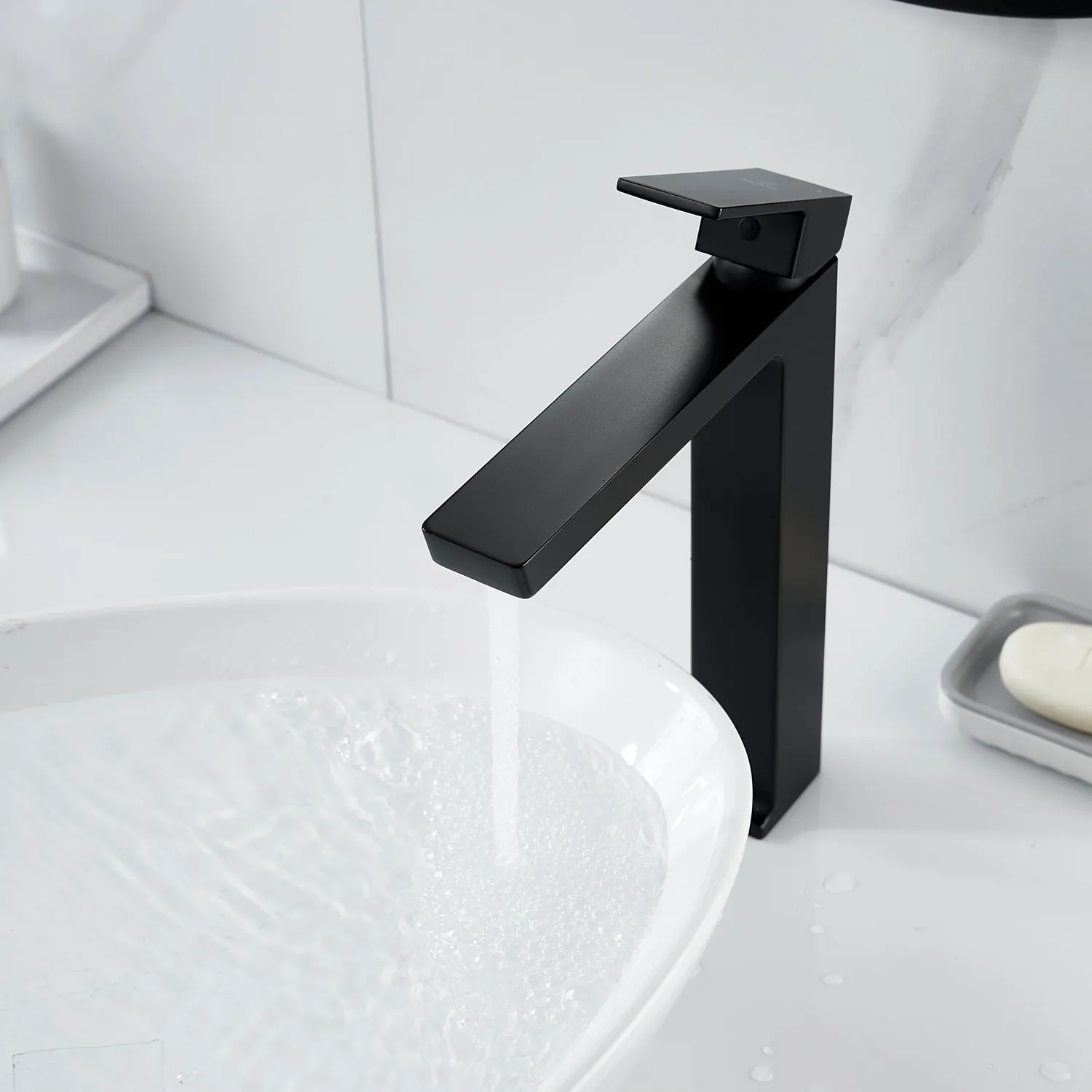 Смеситель для раковины высокий Rose R18H R1811H-1, черный