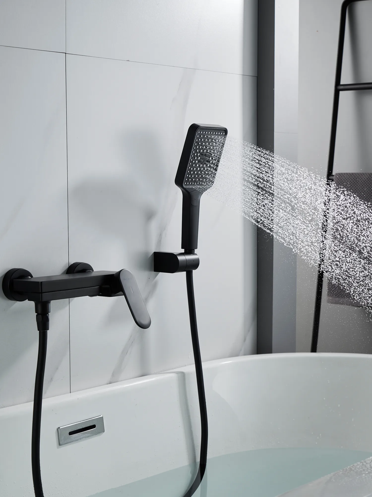 Смеситель для ванны Shevanik S4552H, черный