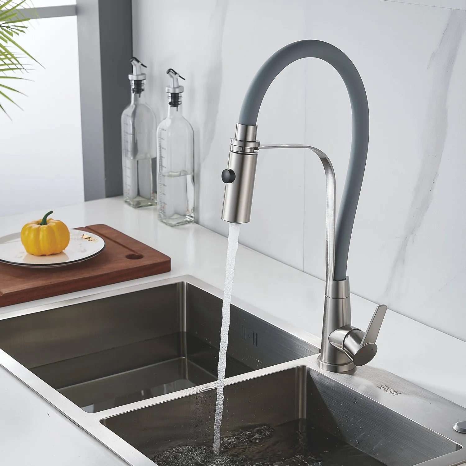 Смеситель для кухни с гибким изливом и режимом "душ" Shevanik S943L-9, сатин