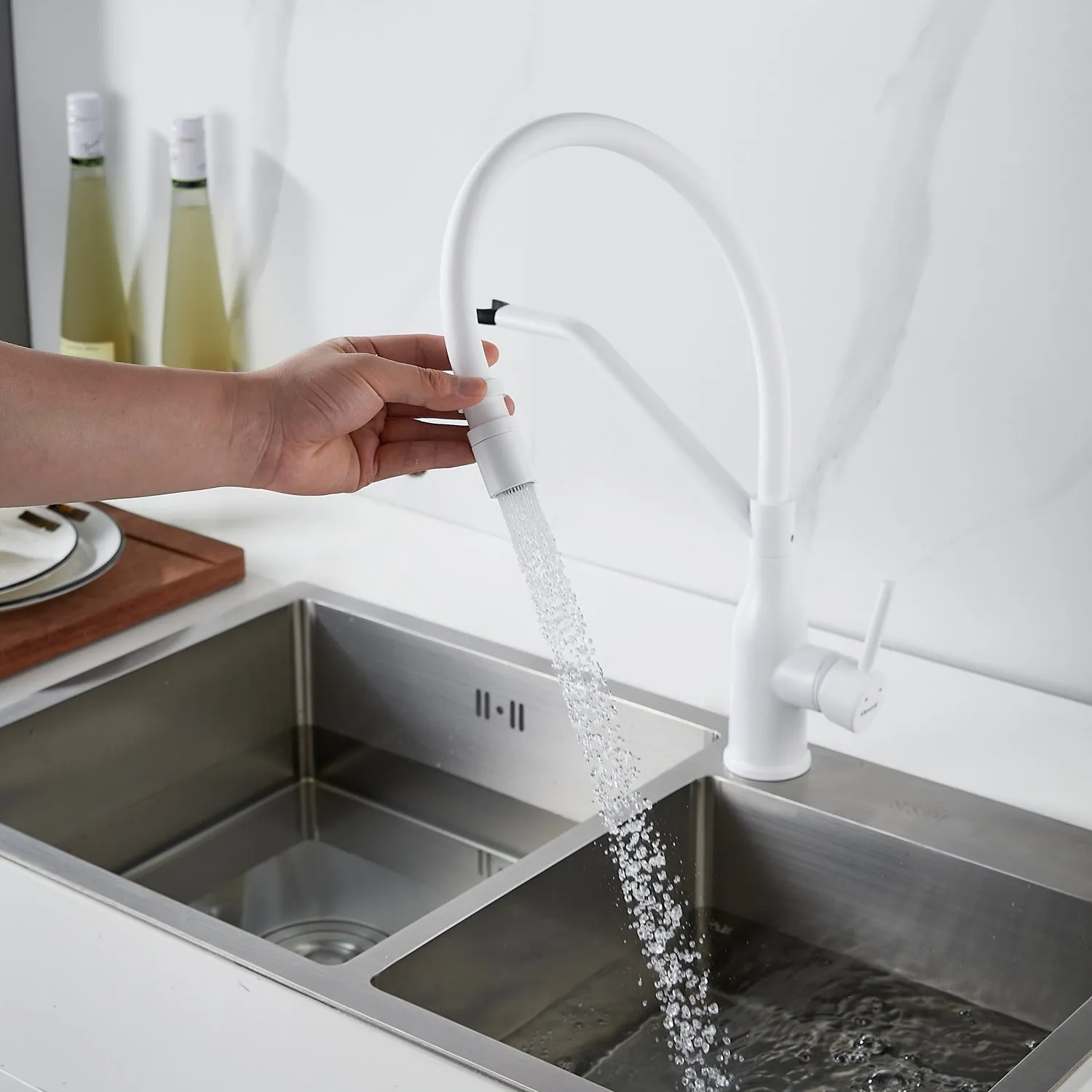 Смеситель для кухни с гибким изливом Shevanik S343C-1, белый