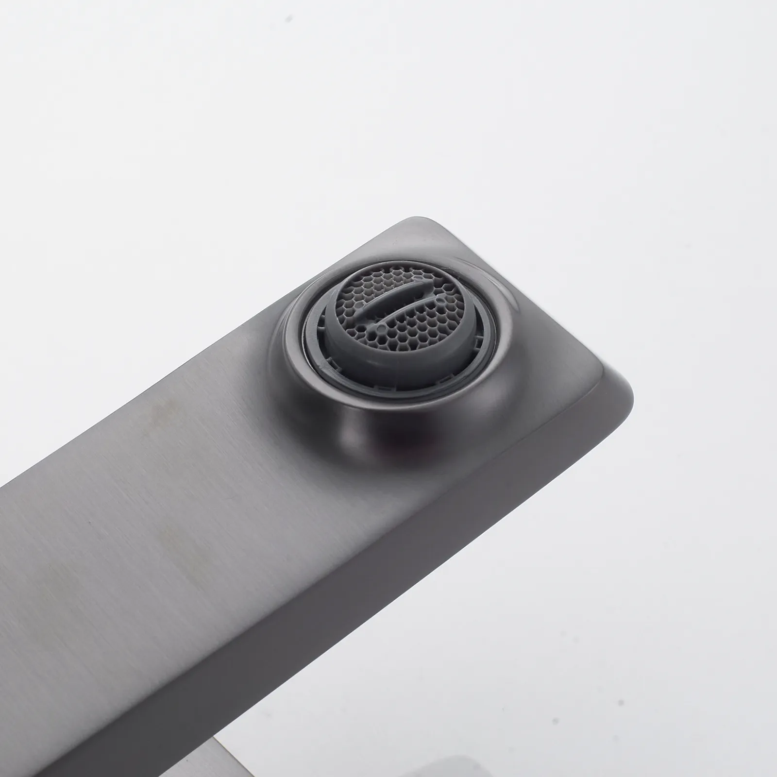 Смеситель для раковины Shevanik S4401T, оружейная сталь