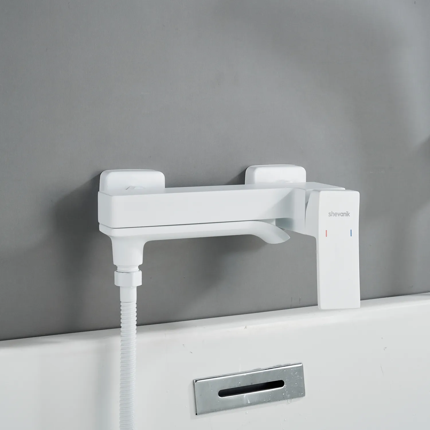 Смеситель для ванны Shevanik S4002C, белый