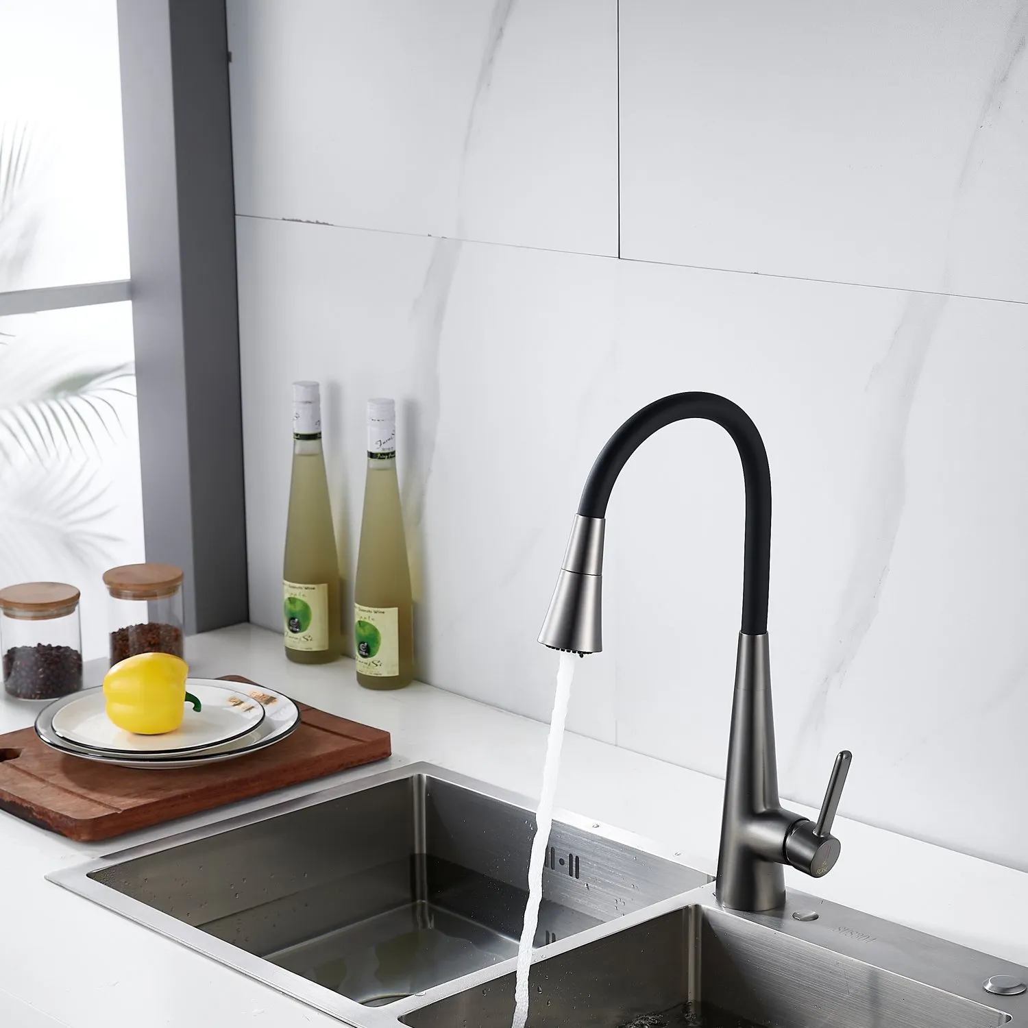 Смеситель для кухни с гибким изливом и режимом "душ" Rose R213T, оружейная сталь