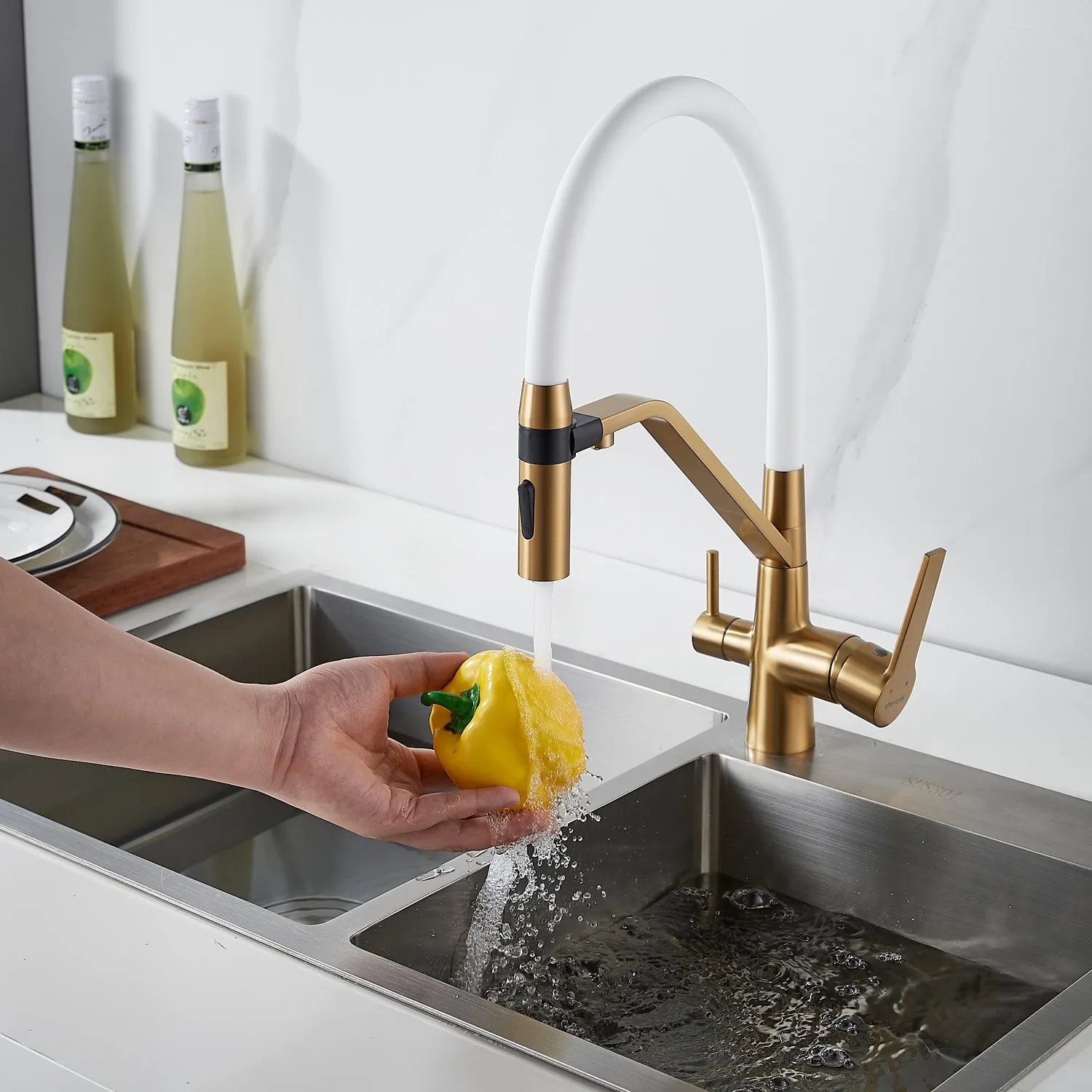 Смеситель для кухни с гибким изливом и подключением фильтра Shevanik S278G, золотой сатин