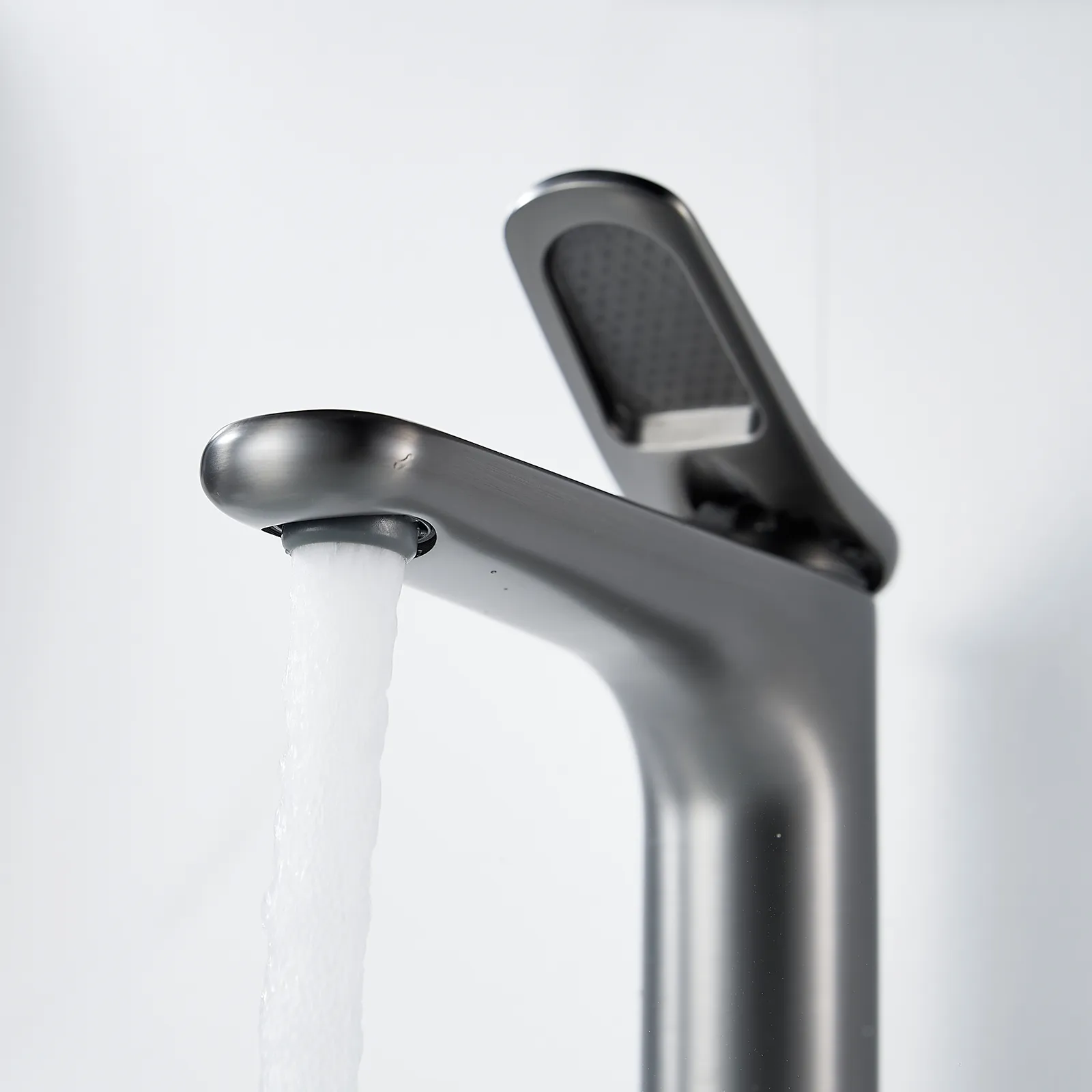 Смеситель для раковины Shevanik S4701T, оружейная сталь