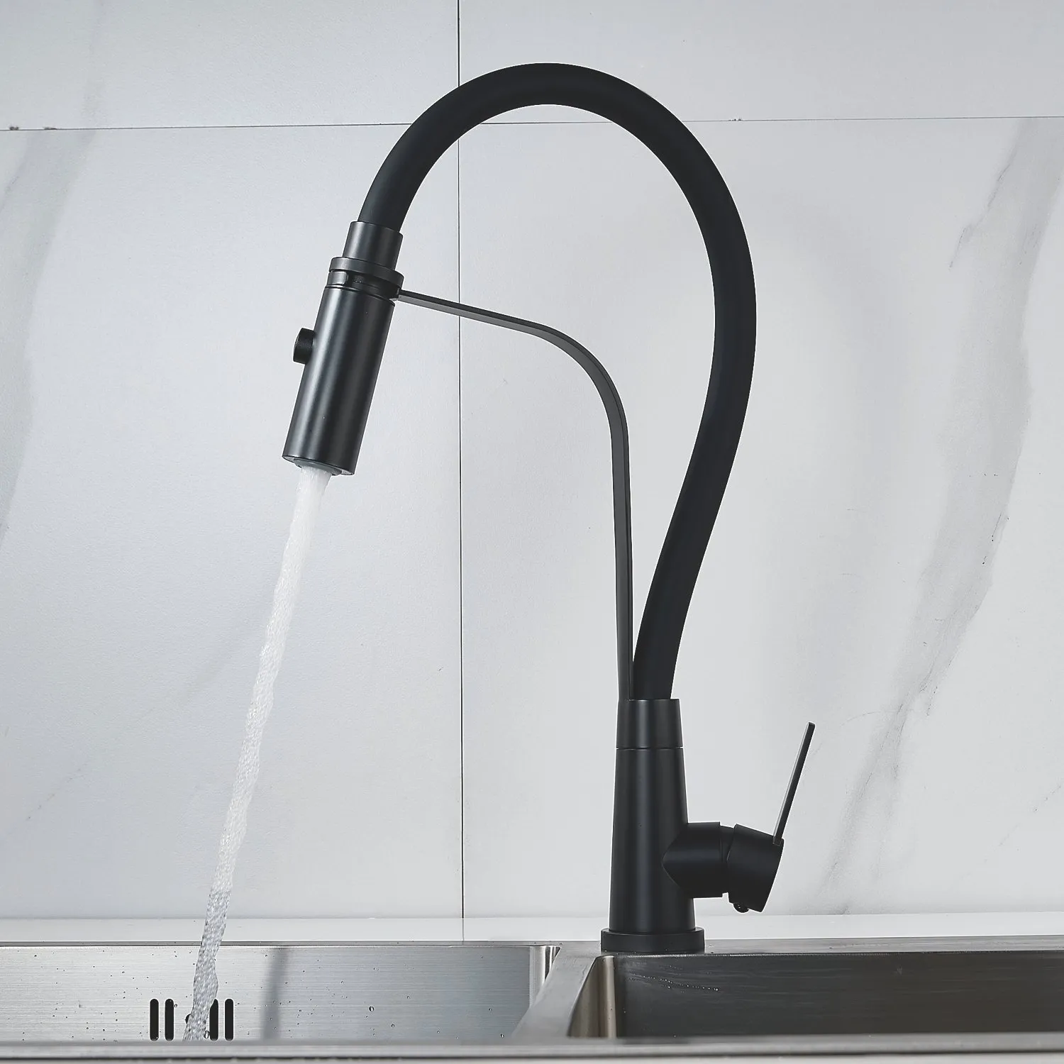 Смеситель для кухни с гибким изливом и режимом "душ" Shevanik S943H-3, черный