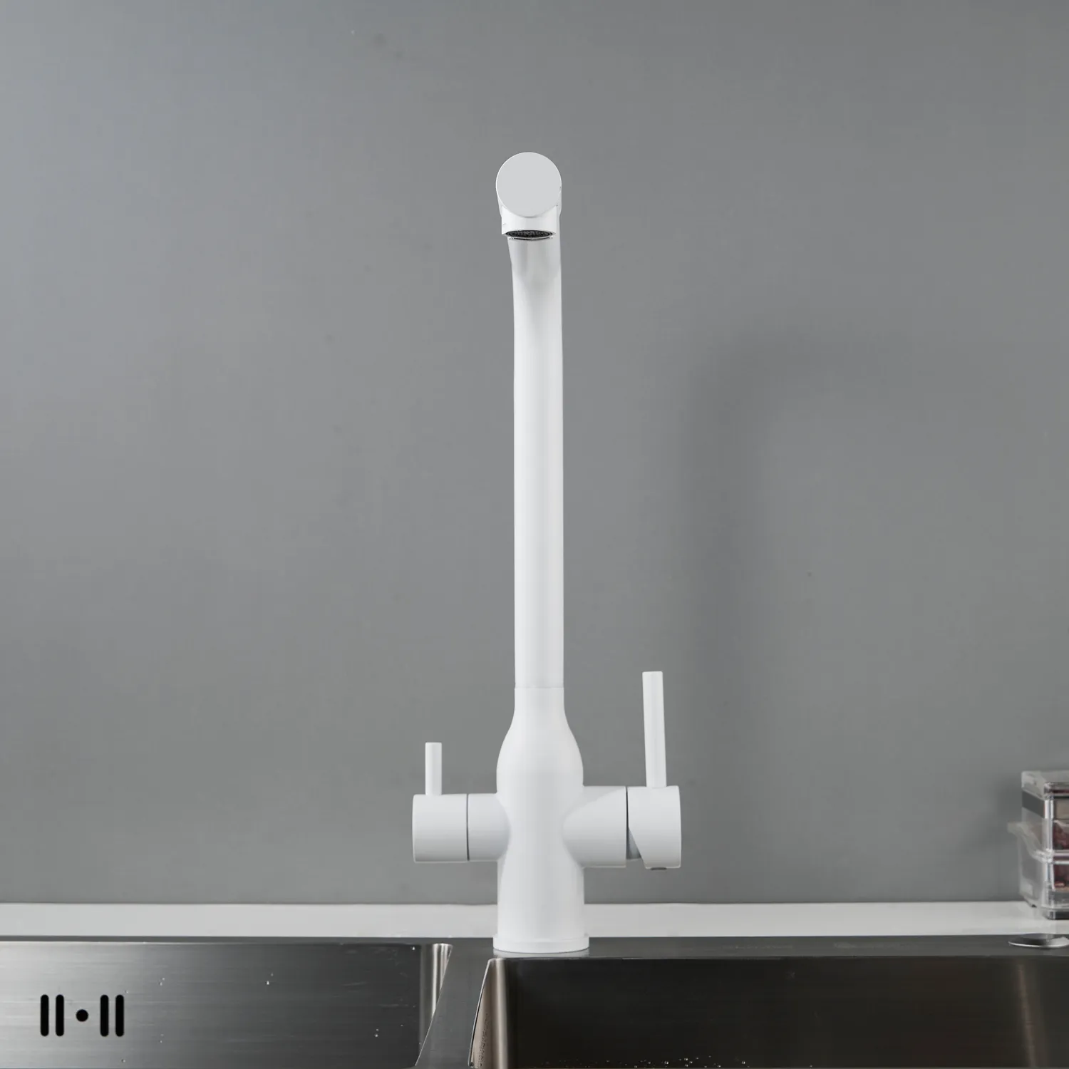 Смеситель для кухни с подключением фильтра Shevanik S248C, белый