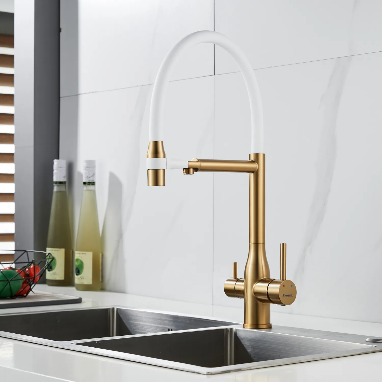 Смеситель для кухни с гибким изливом и подключением фильтра Shevanik S378G, золотой сатин/белый