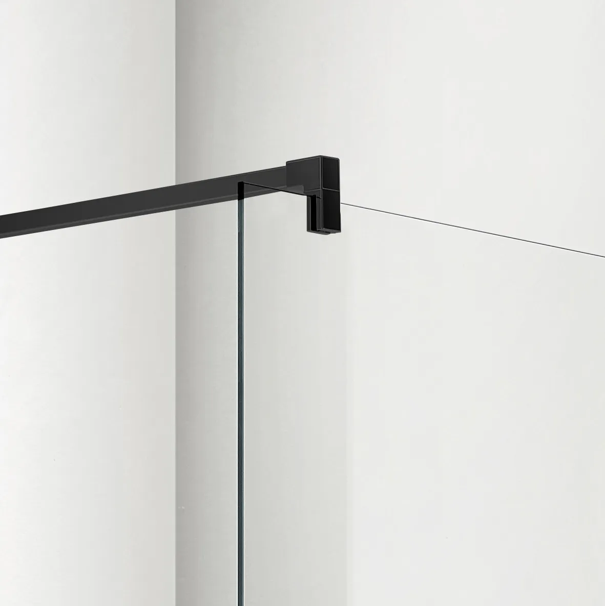 AQ WIW 11020BL Душевая перегородка Walk in с держателем 1100x2000 профиль черный, стекло прозрачное