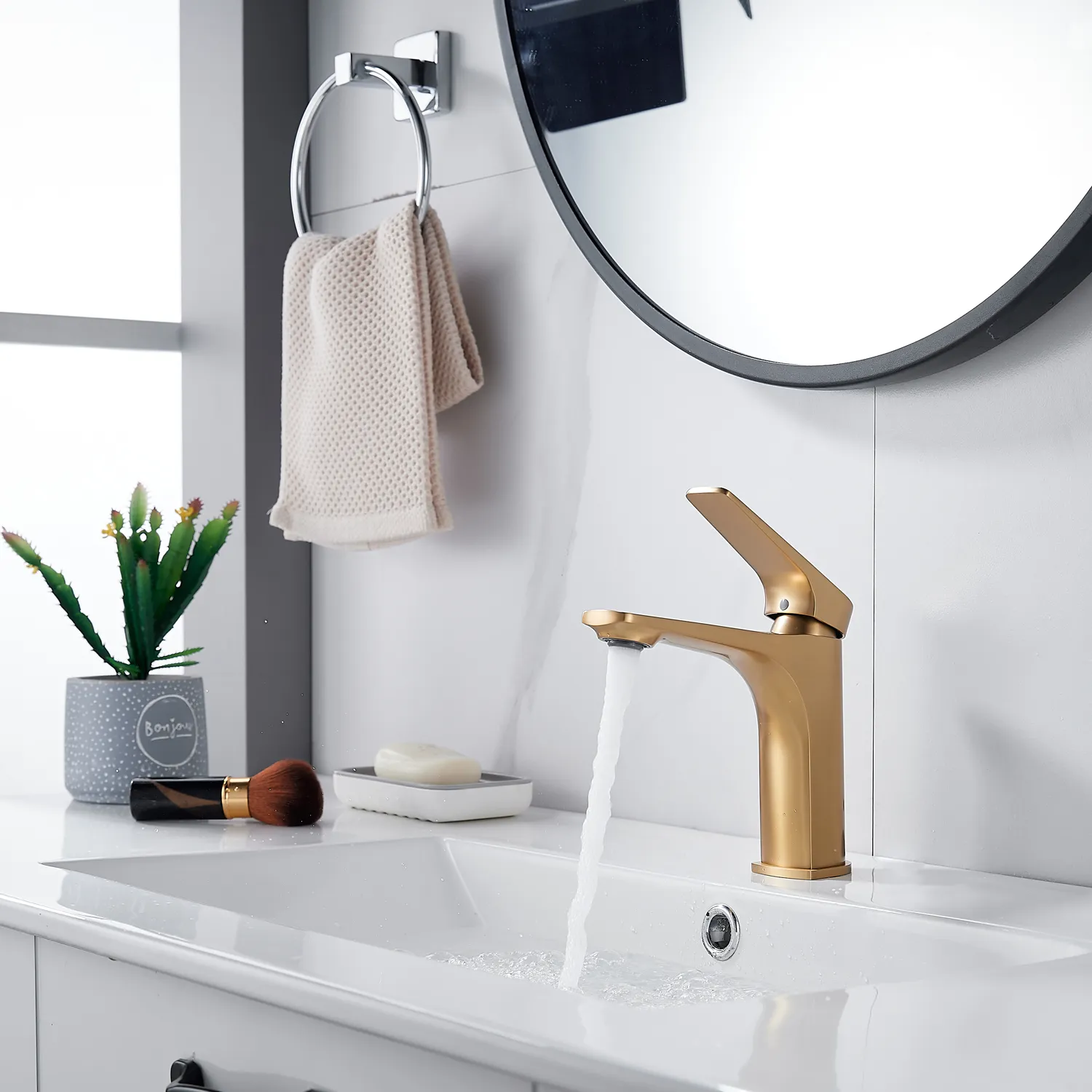 Смеситель для раковины Shevanik S4201G, золотой сатин