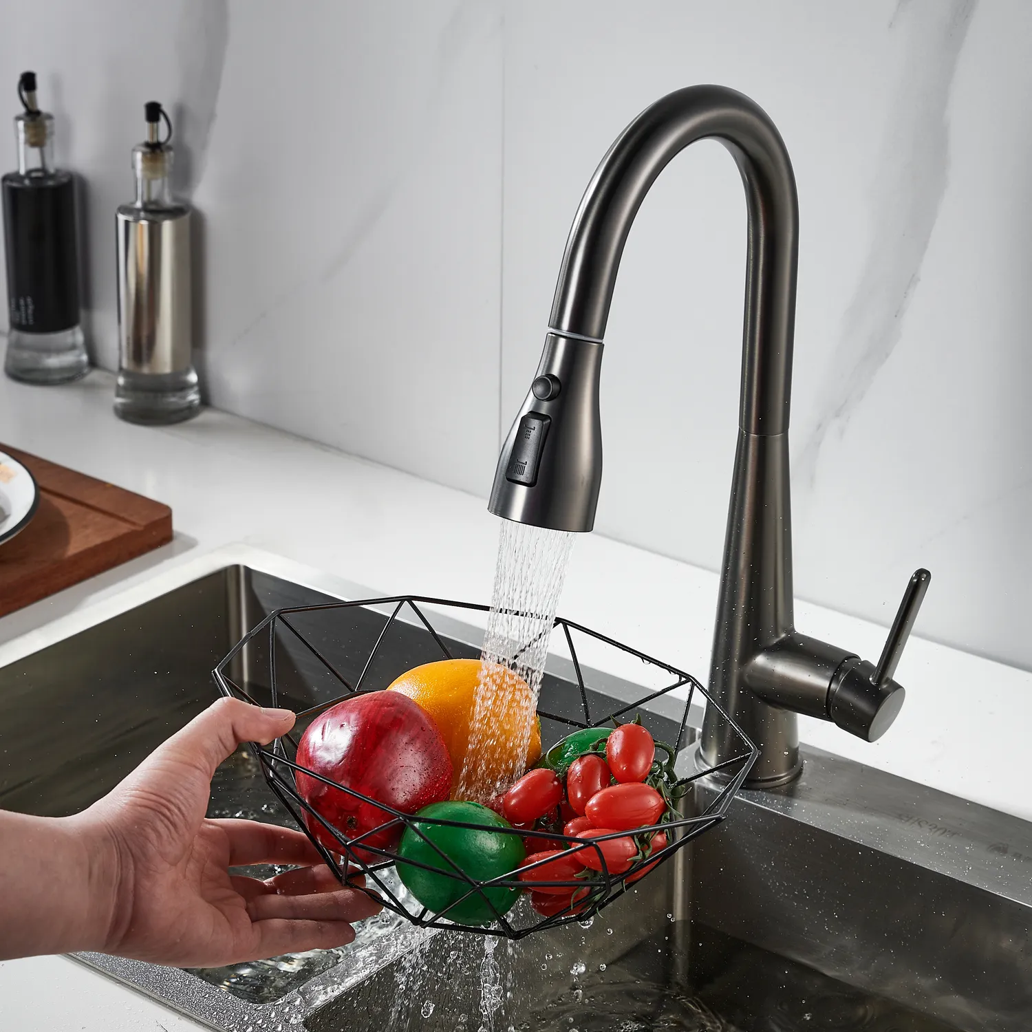 Смеситель для кухни с выдвижным изливом Shevanik S363T, оружейная сталь