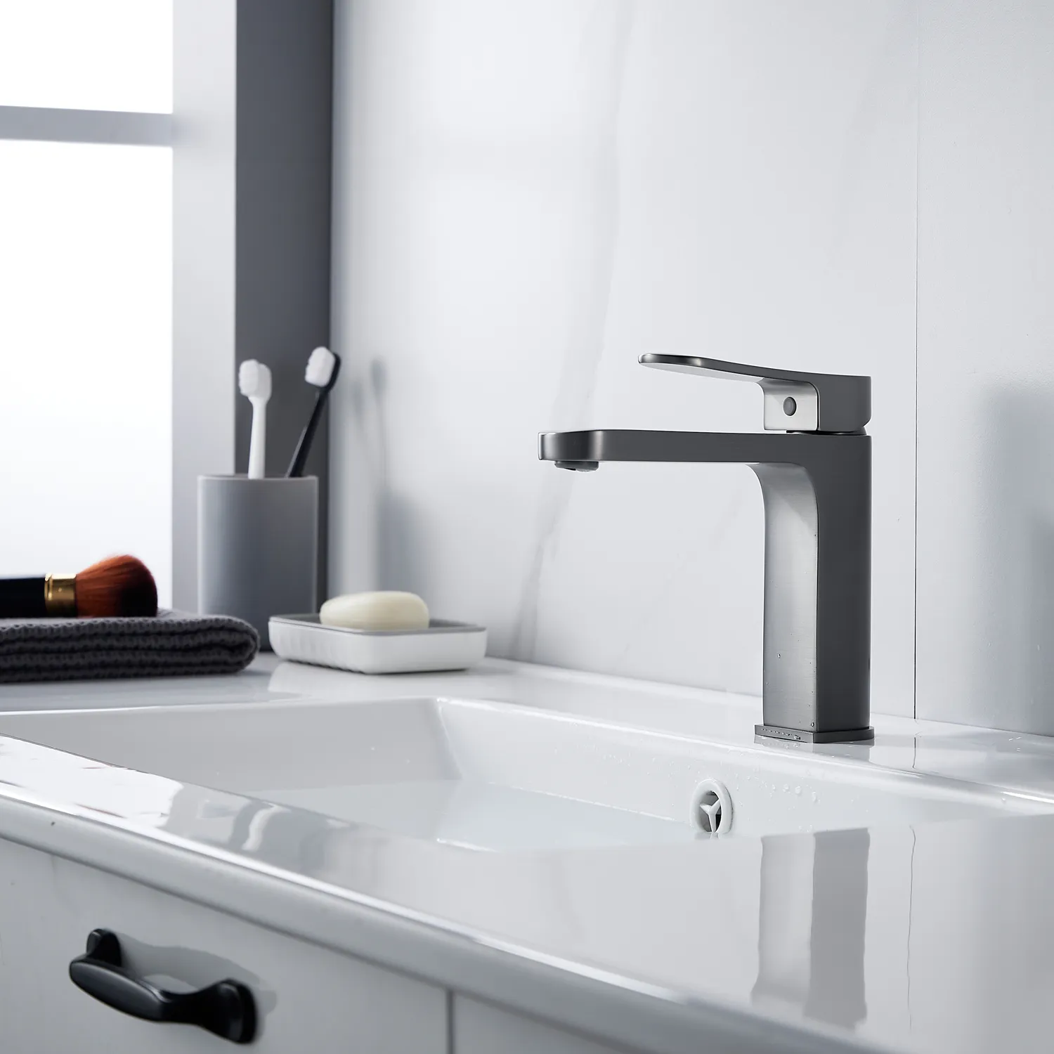 Смеситель для раковины Shevanik S4501T, оружейная сталь