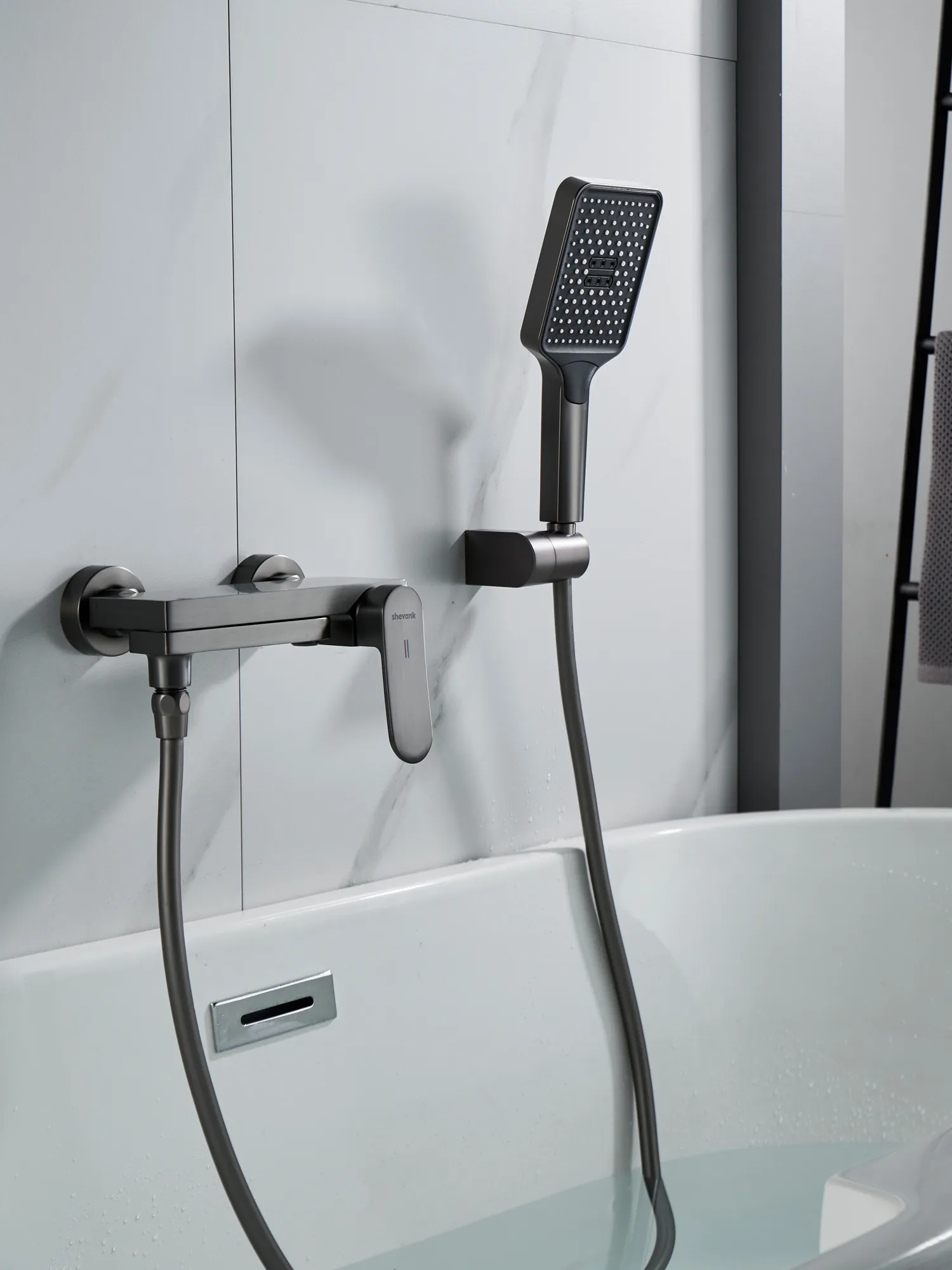 Смеситель для ванны Shevanik S4552T, оружейная сталь