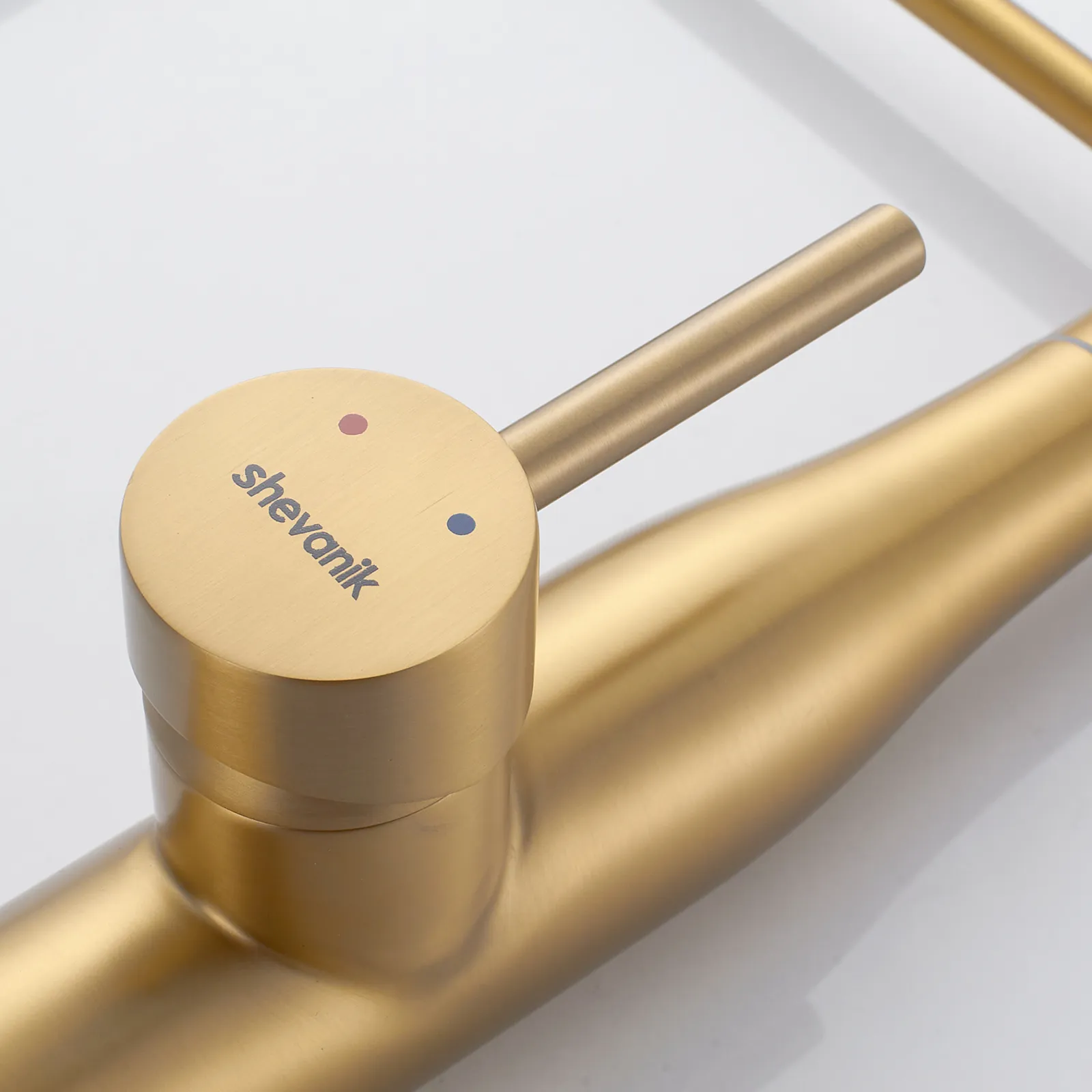 Смеситель для кухни с гибким изливом и режимом "душ" Shevanik S123G-1, золотой сатин