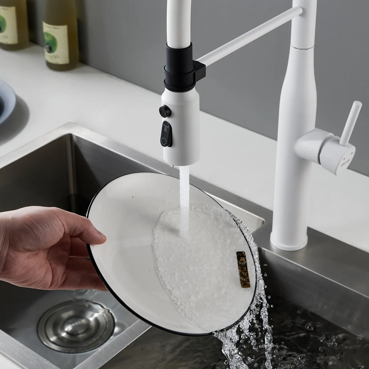 Смеситель для кухни с гибким изливом и режимом "душ" Shevanik S123C-1, белый