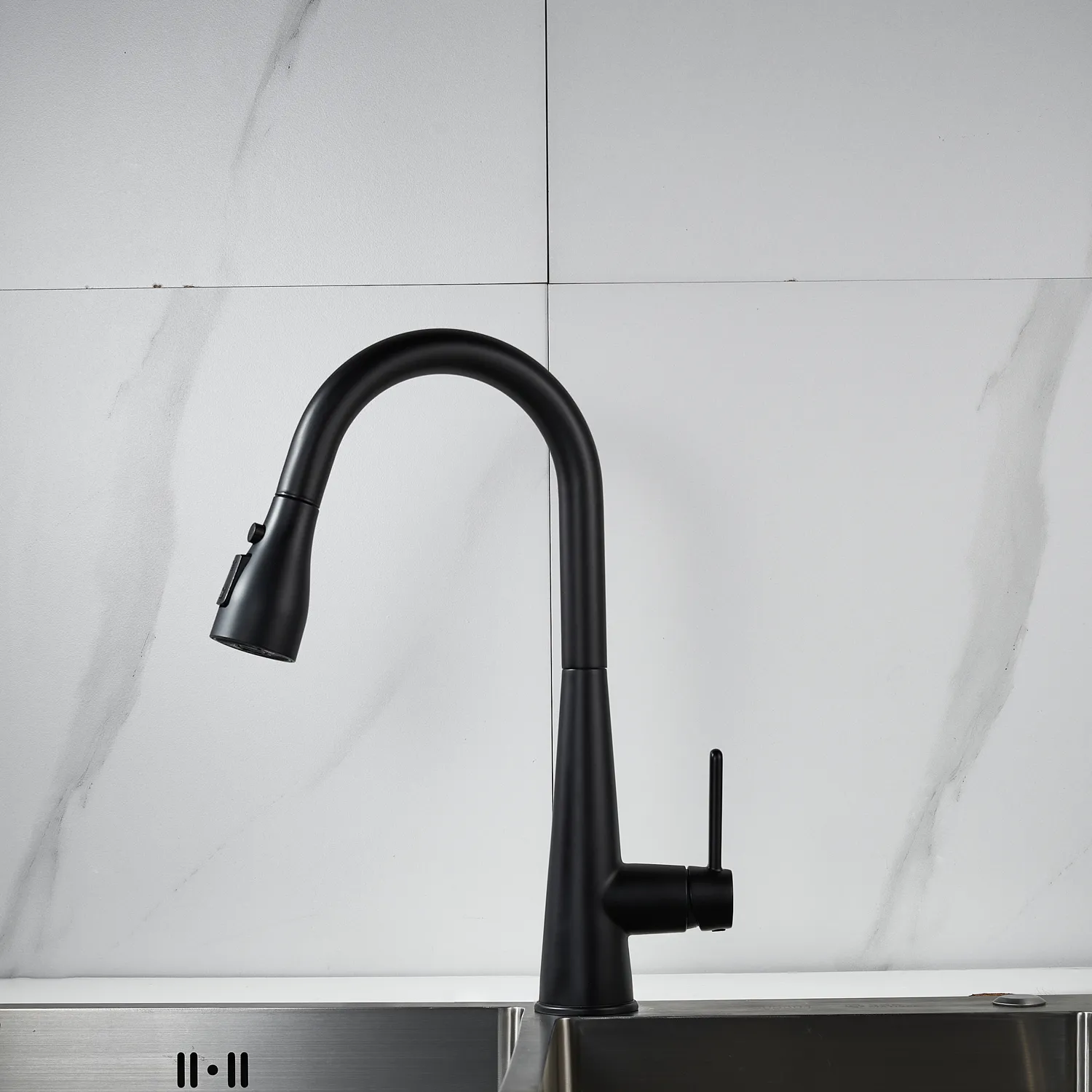 Смеситель для кухни с выдвижным изливом Shevanik S363H, черный