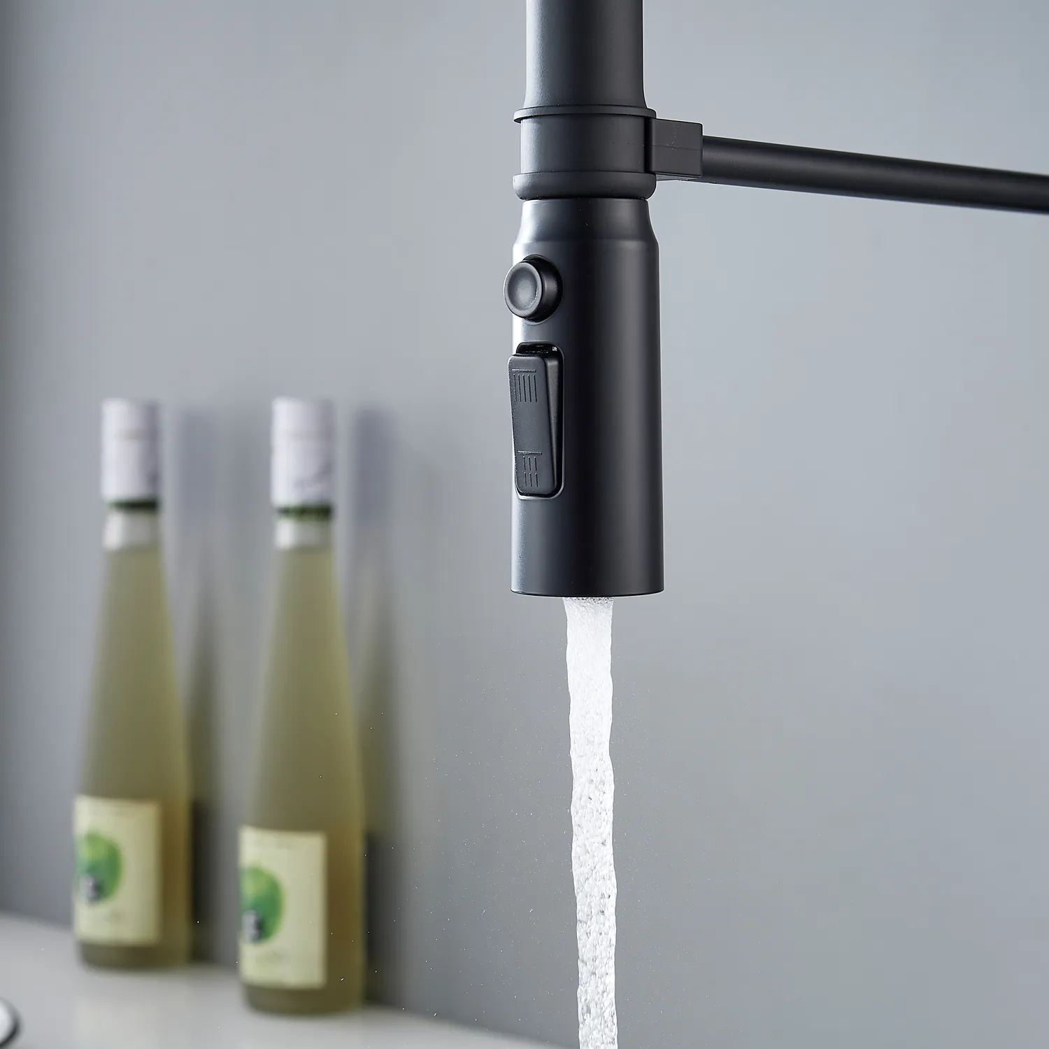 Смеситель для кухни с гибким изливом и режимом "душ" Shevanik S123H-3, черный