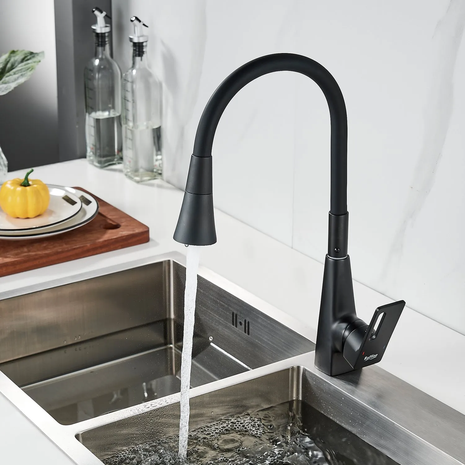 Смеситель для кухни с гибким изливом Raffine F313H-3, черный