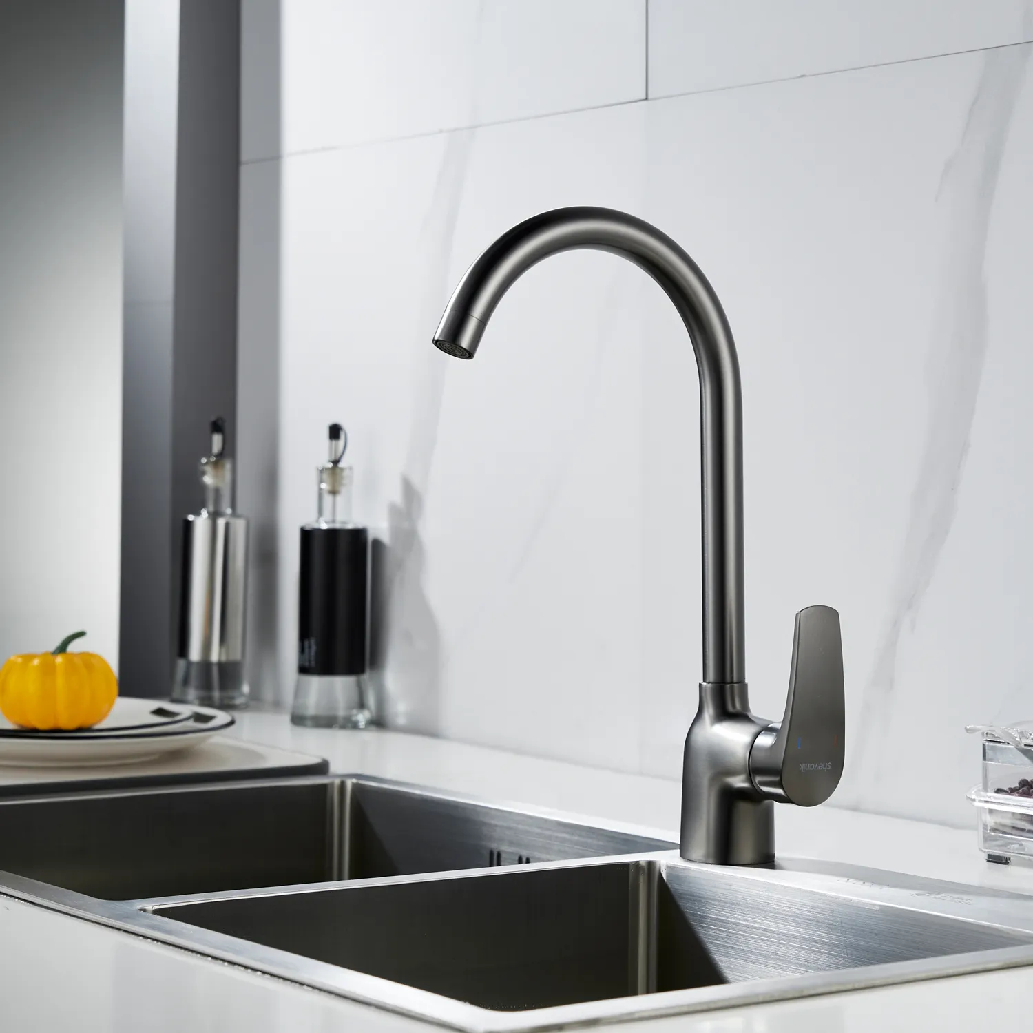 Смеситель для кухни Shevanik S5053T, оружейная сталь