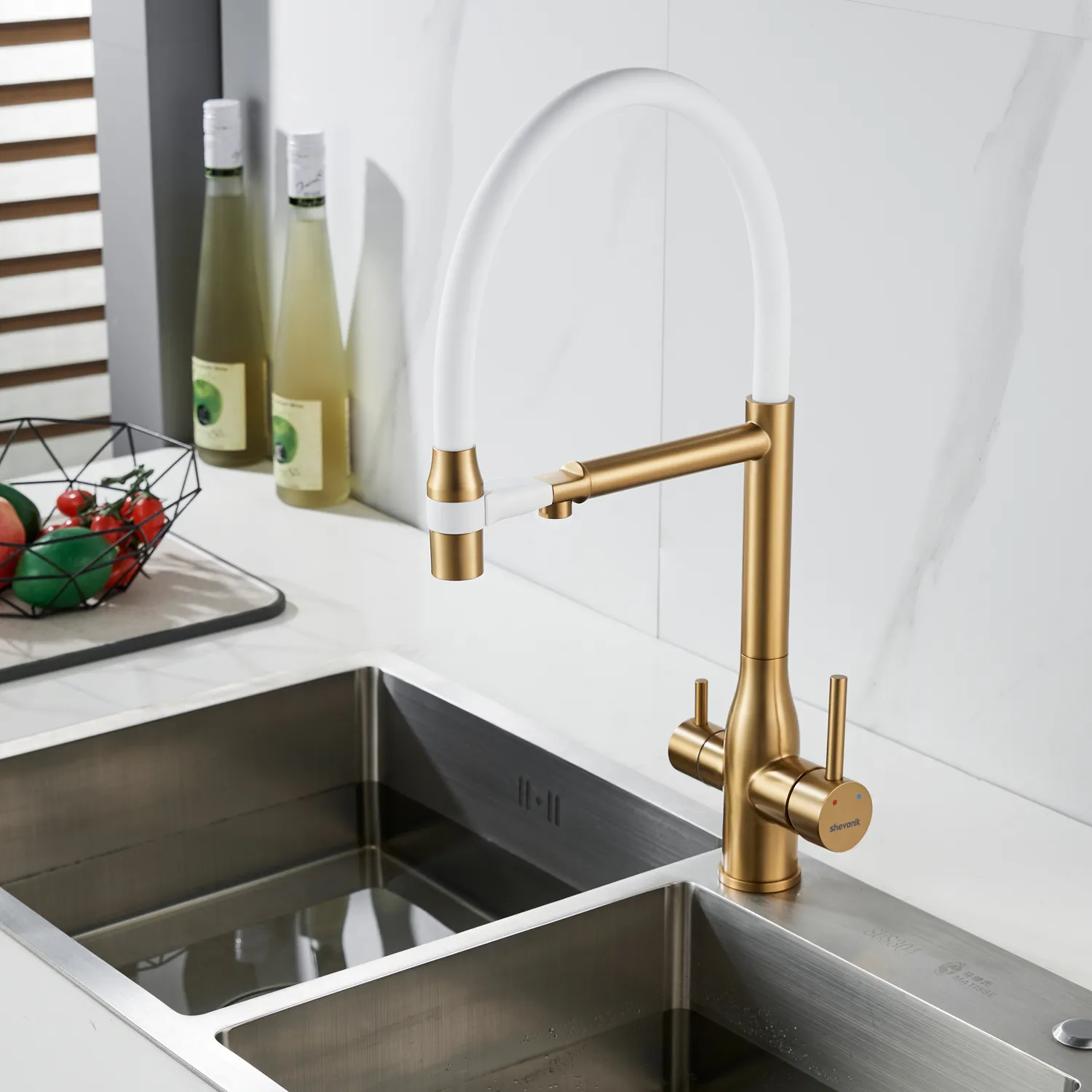Смеситель для кухни с гибким изливом и подключением фильтра Shevanik S378G, золотой сатин/белый