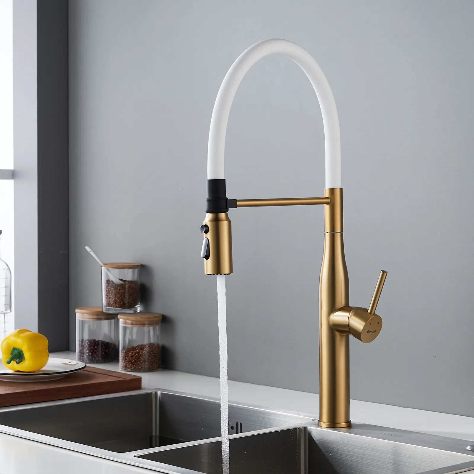 Смеситель для кухни с гибким изливом и режимом "душ" Shevanik S123G-1, золотой сатин