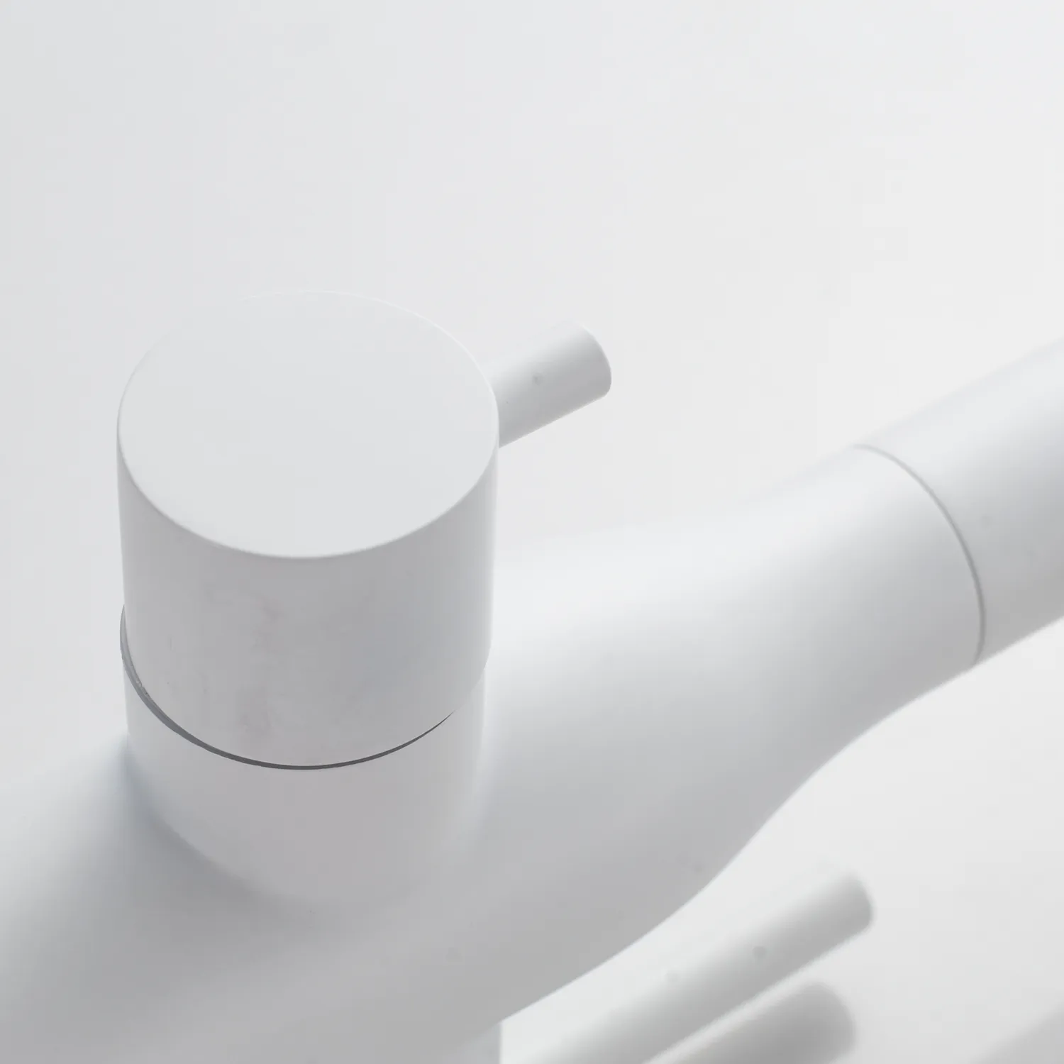 Смеситель для кухни с гибким изливом и подключением фильтра Shevanik S378C, белый