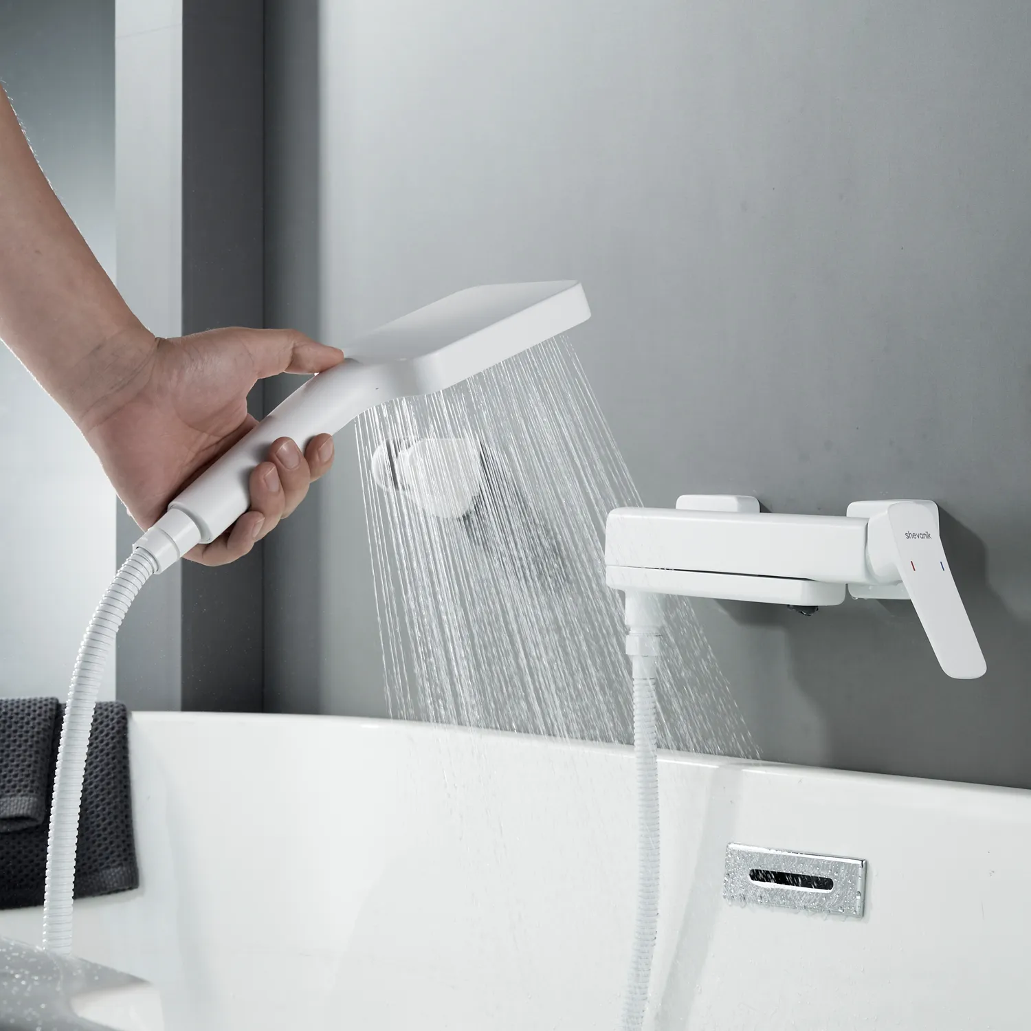 Смеситель для ванны Shevanik S9952C, белый