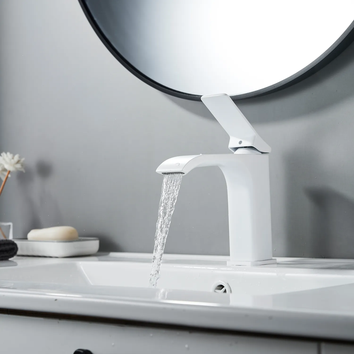 Смеситель для раковины Shevanik S4001C, белый