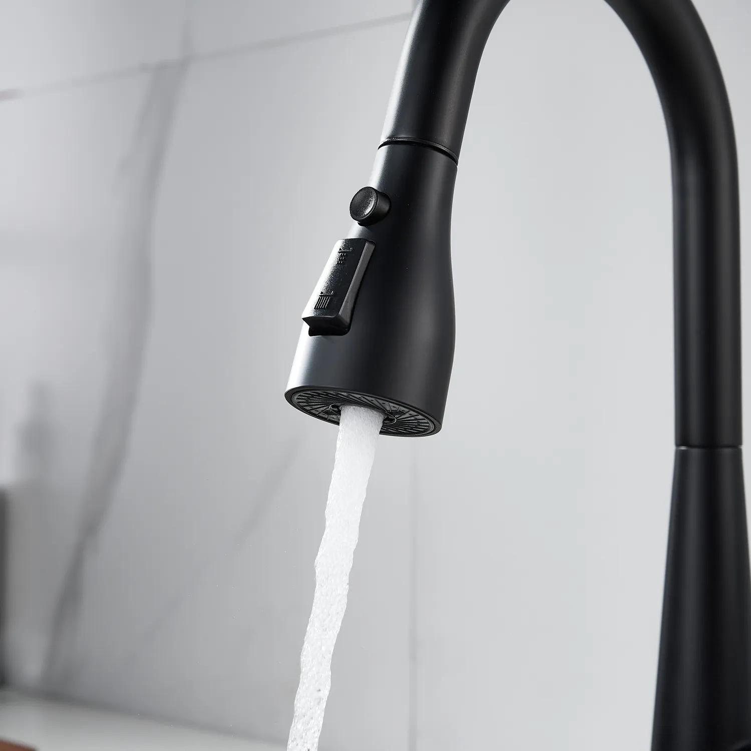 Смеситель для кухни с выдвижным изливом Shevanik S363H, черный