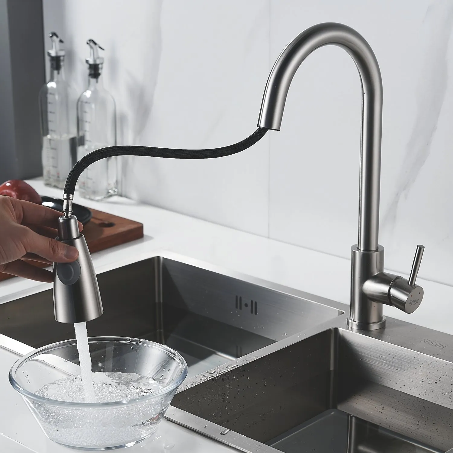 Смеситель для кухни с выдвижным изливом Raffine F213L, сатин