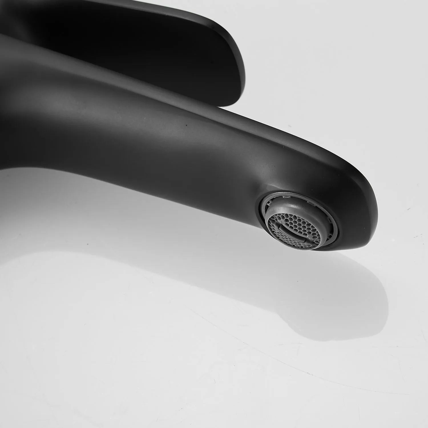 Смеситель для раковины Raffine F0185H, черный