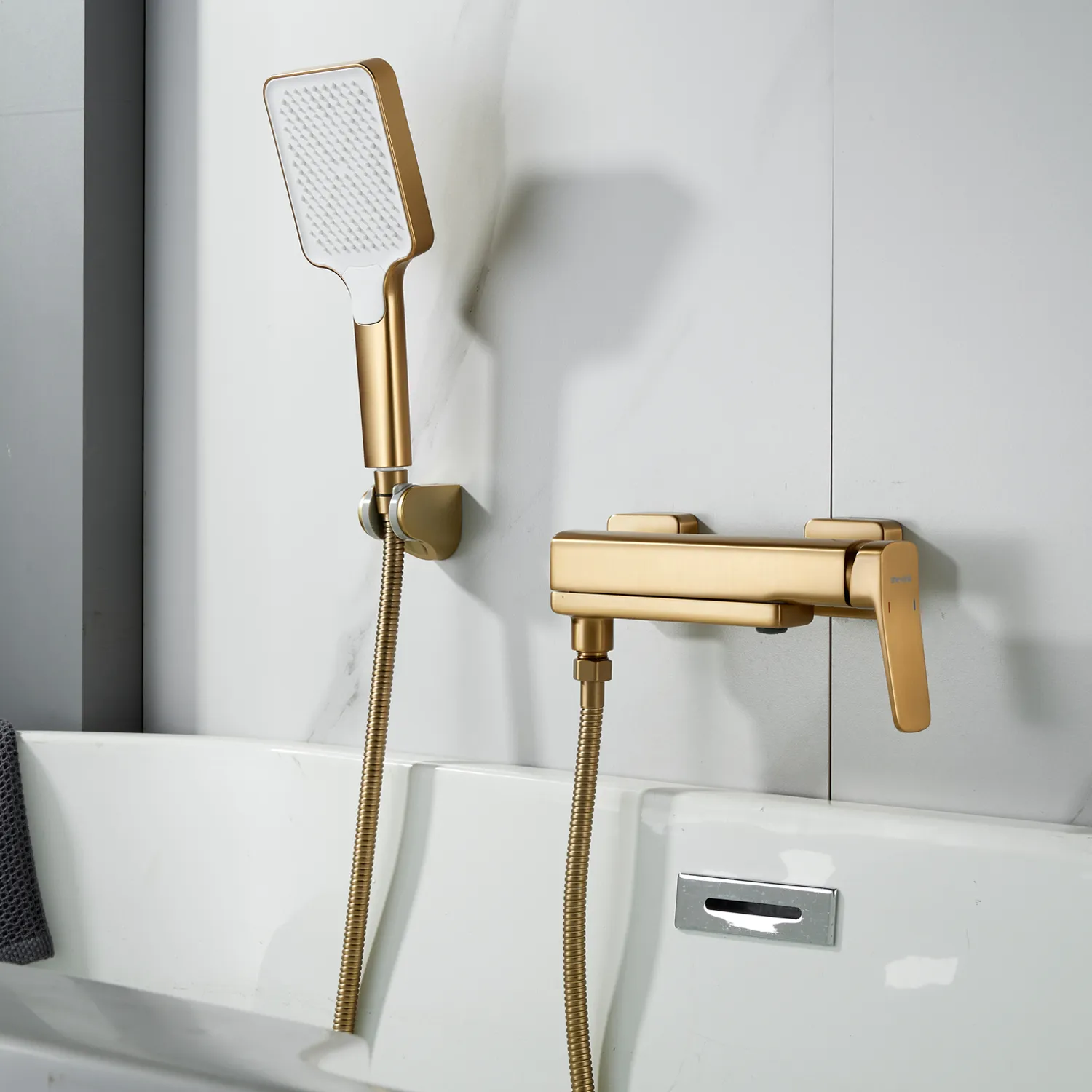 Смеситель для ванны Shevanik S9952G, золотой сатин