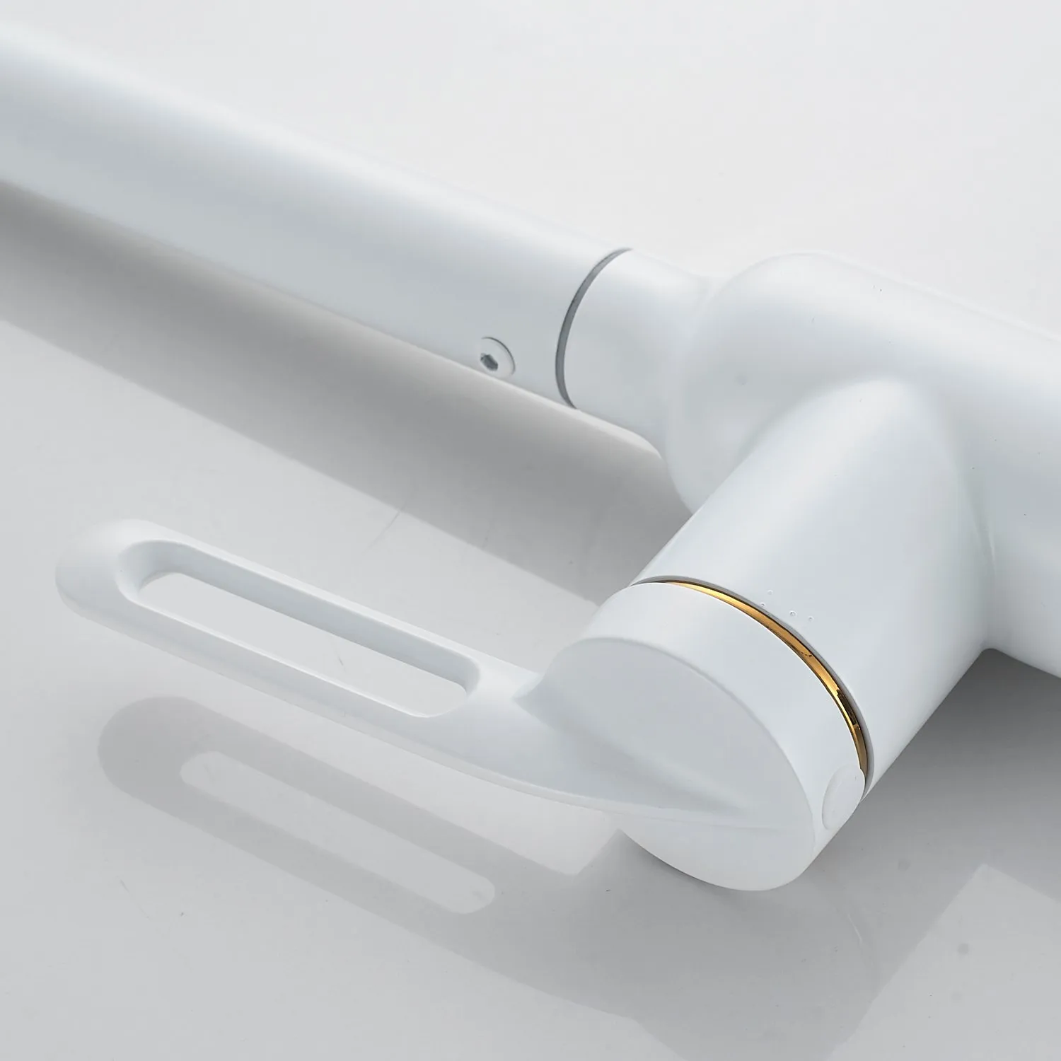 Смеситель для кухни Raffine F103C, белый