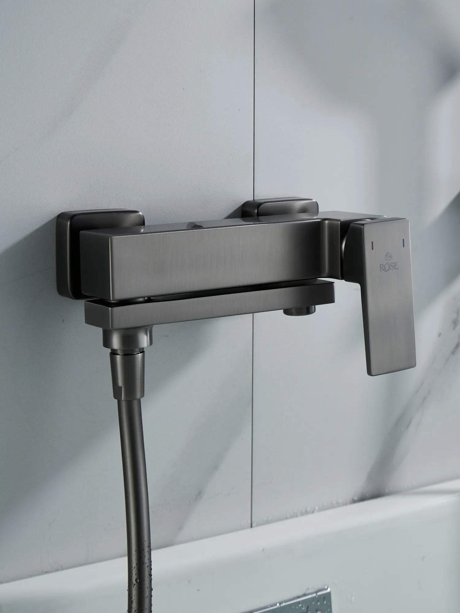 Смеситель для ванны Rose R2802T, оружейная сталь