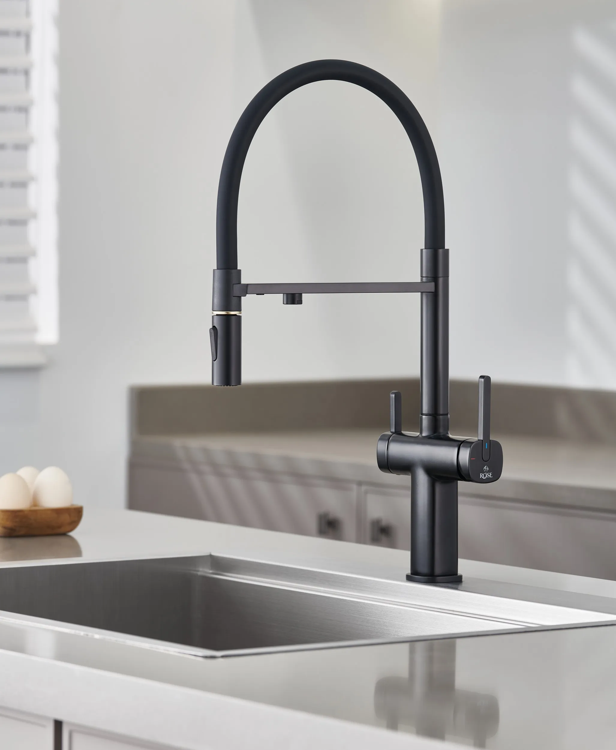 Смеситель для кухни с подключением фильтра для воды Rose R358H, черный