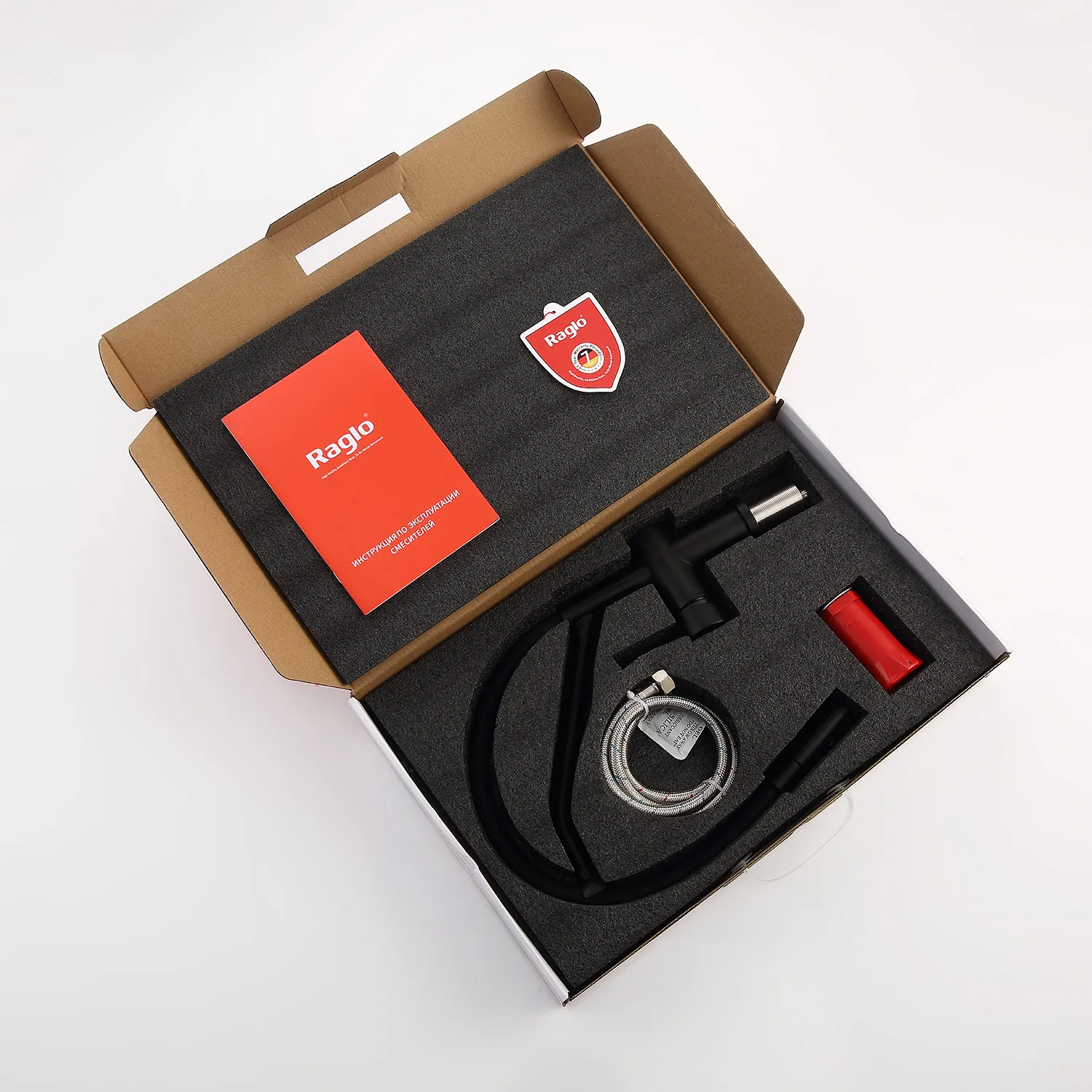 Смеситель Raglo для кухни со съемным гибким изливом, с магнитным фиксатором излива (R86.41.06)