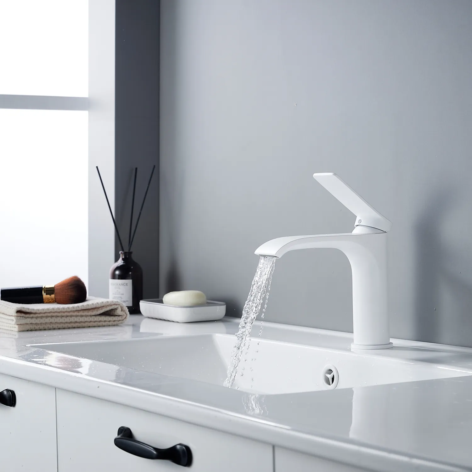 Смеситель для раковины Shevanik S4101C, белый