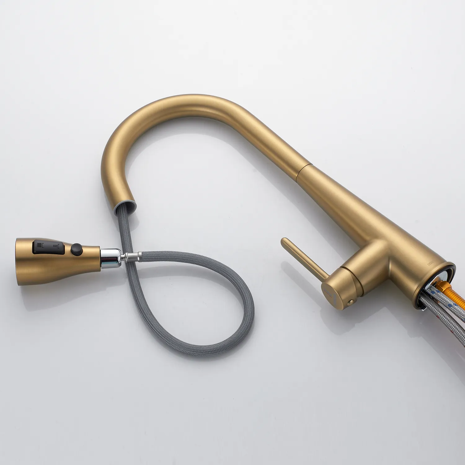 Смеситель для кухни с выдвижным изливом Shevanik S363G, золотой сатин