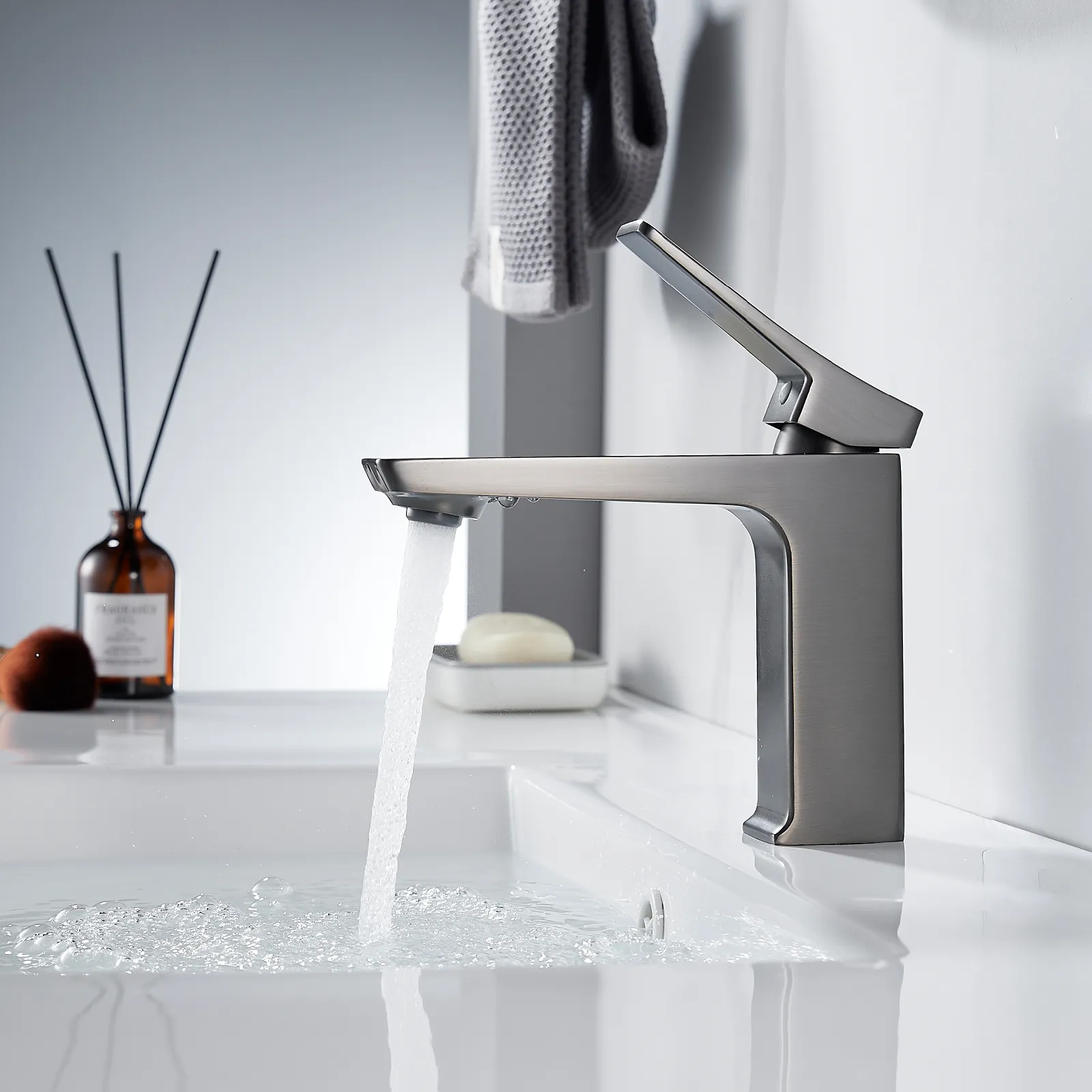 Смеситель для раковины Shevanik S4401T, оружейная сталь