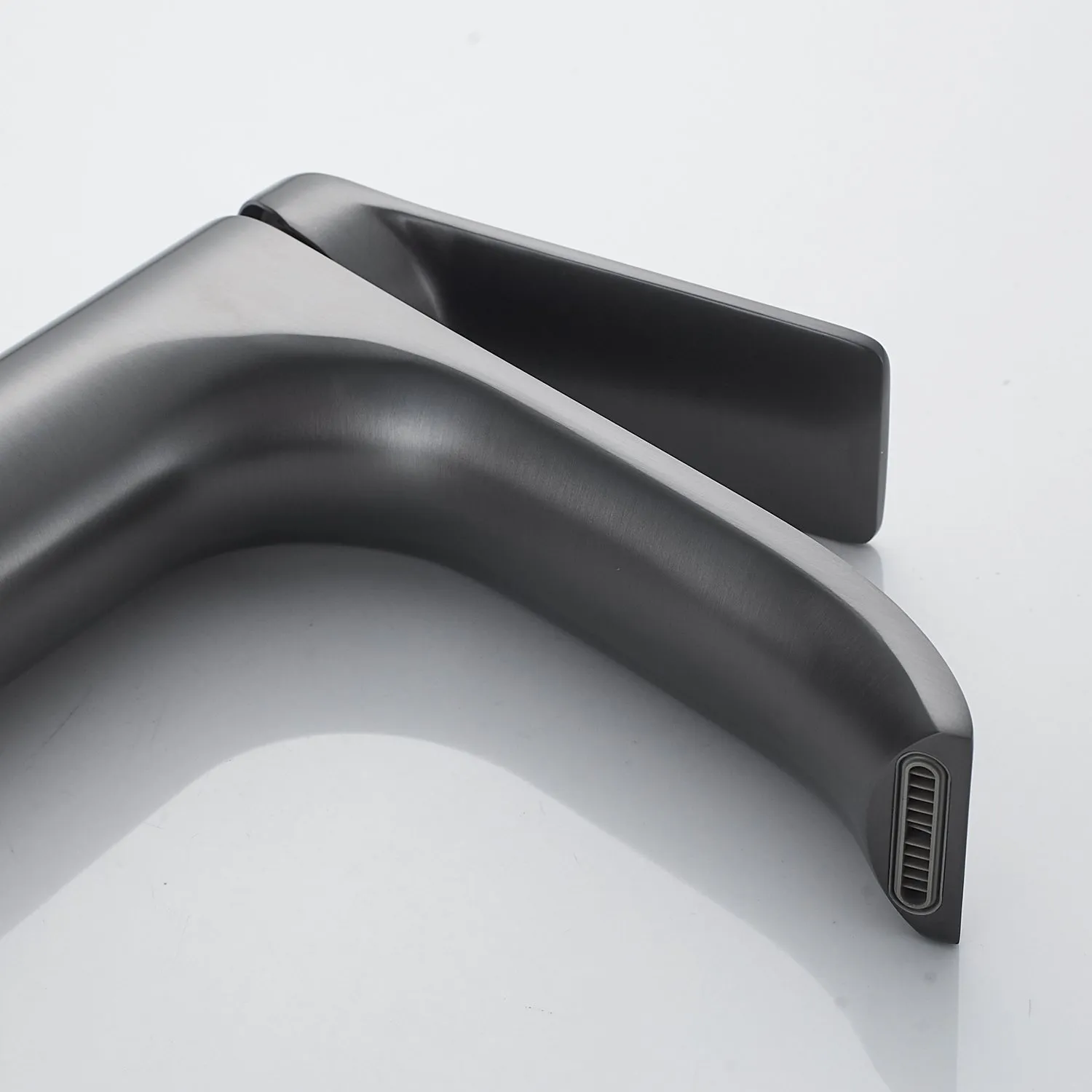 Смеситель для раковины Shevanik S4101T, оружейная сталь