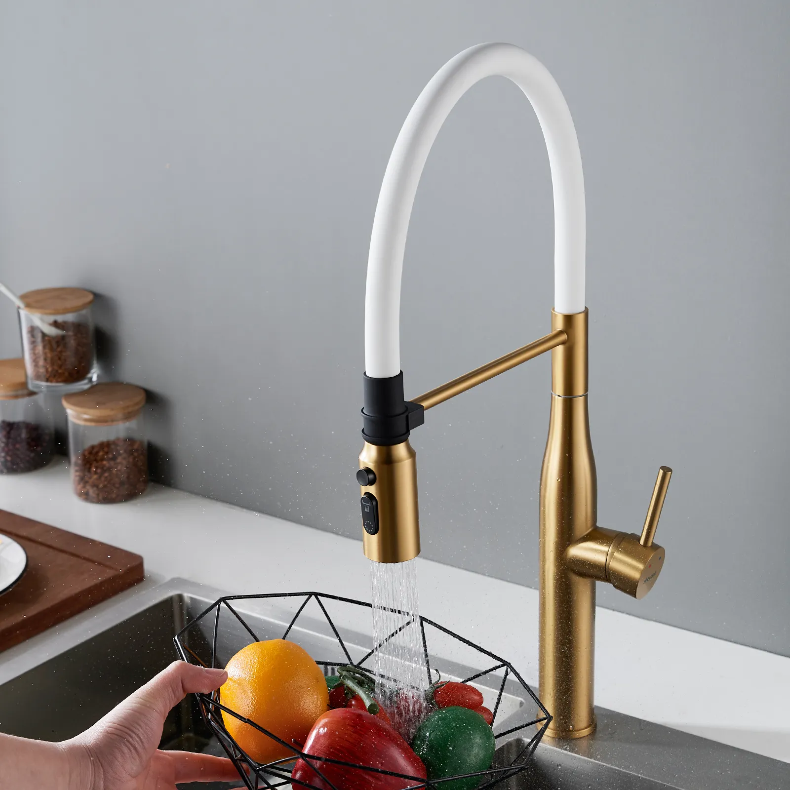 Смеситель для кухни с гибким изливом и режимом "душ" Shevanik S123G-1, золотой сатин