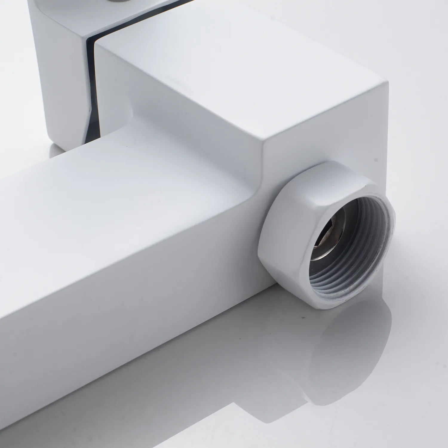 Смеситель для ванны Shevanik S4002C, белый