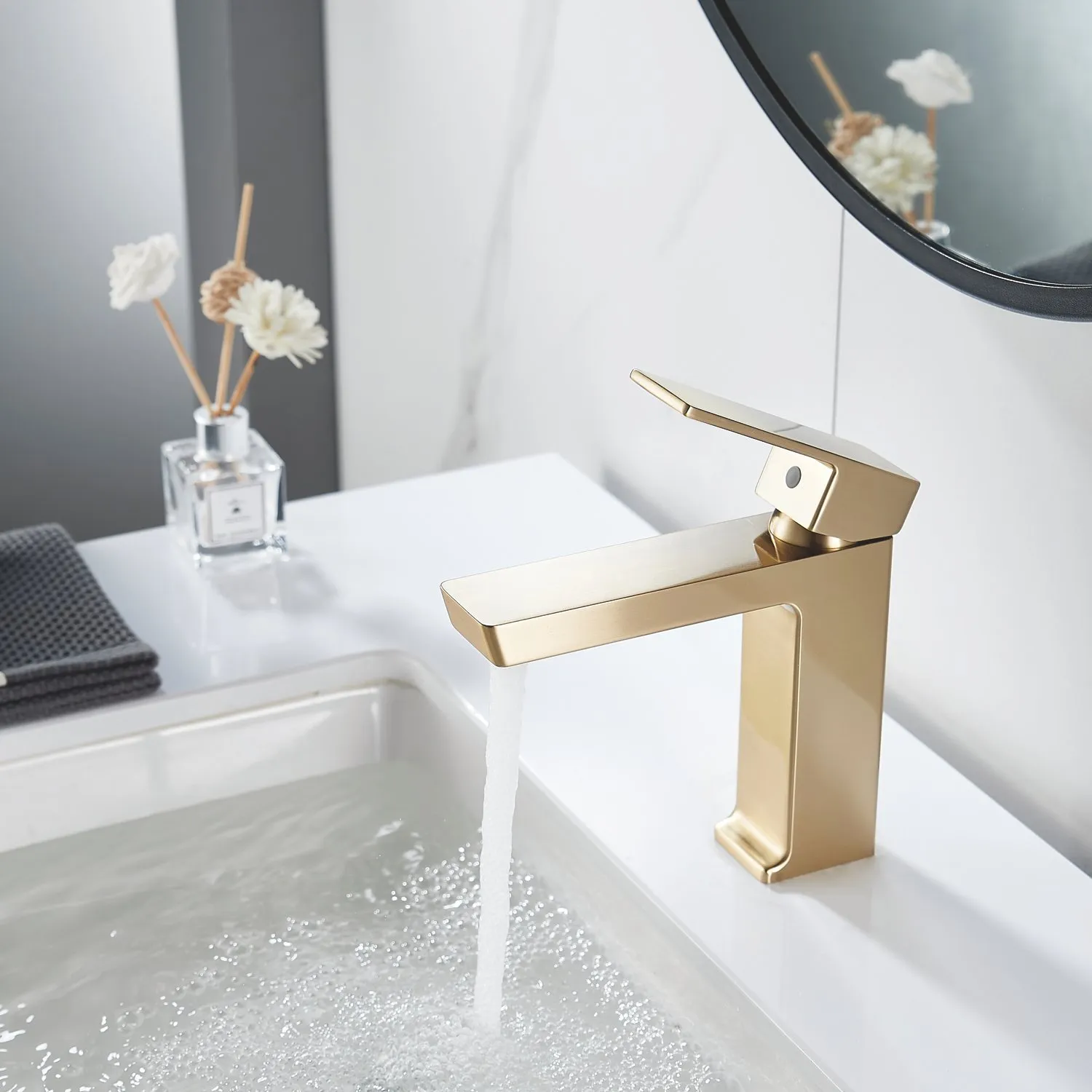 Смеситель для раковины Rose R1801G-1, золотой сатин