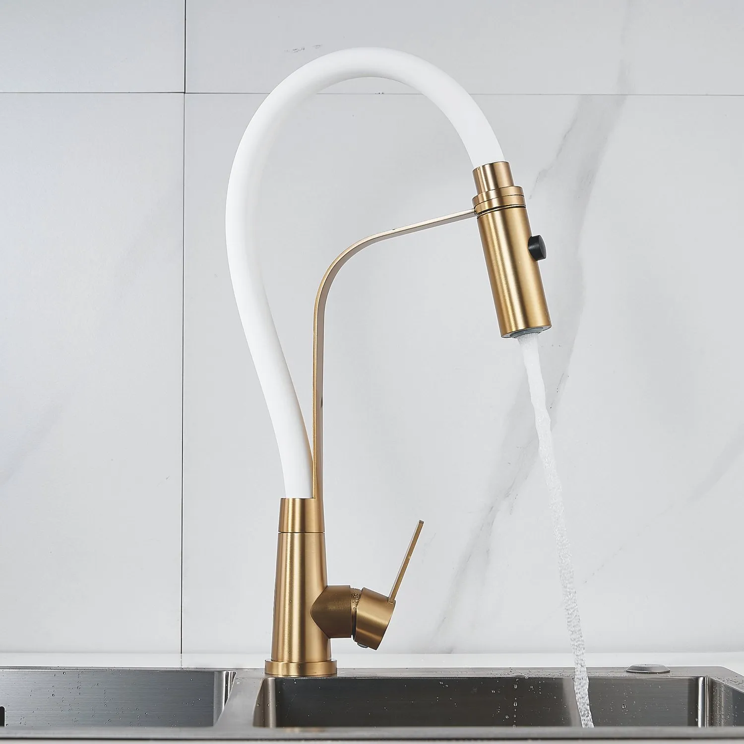 Смеситель для кухни с гибким изливом и режимом "душ" Shevanik S943G-1, золотой сатин