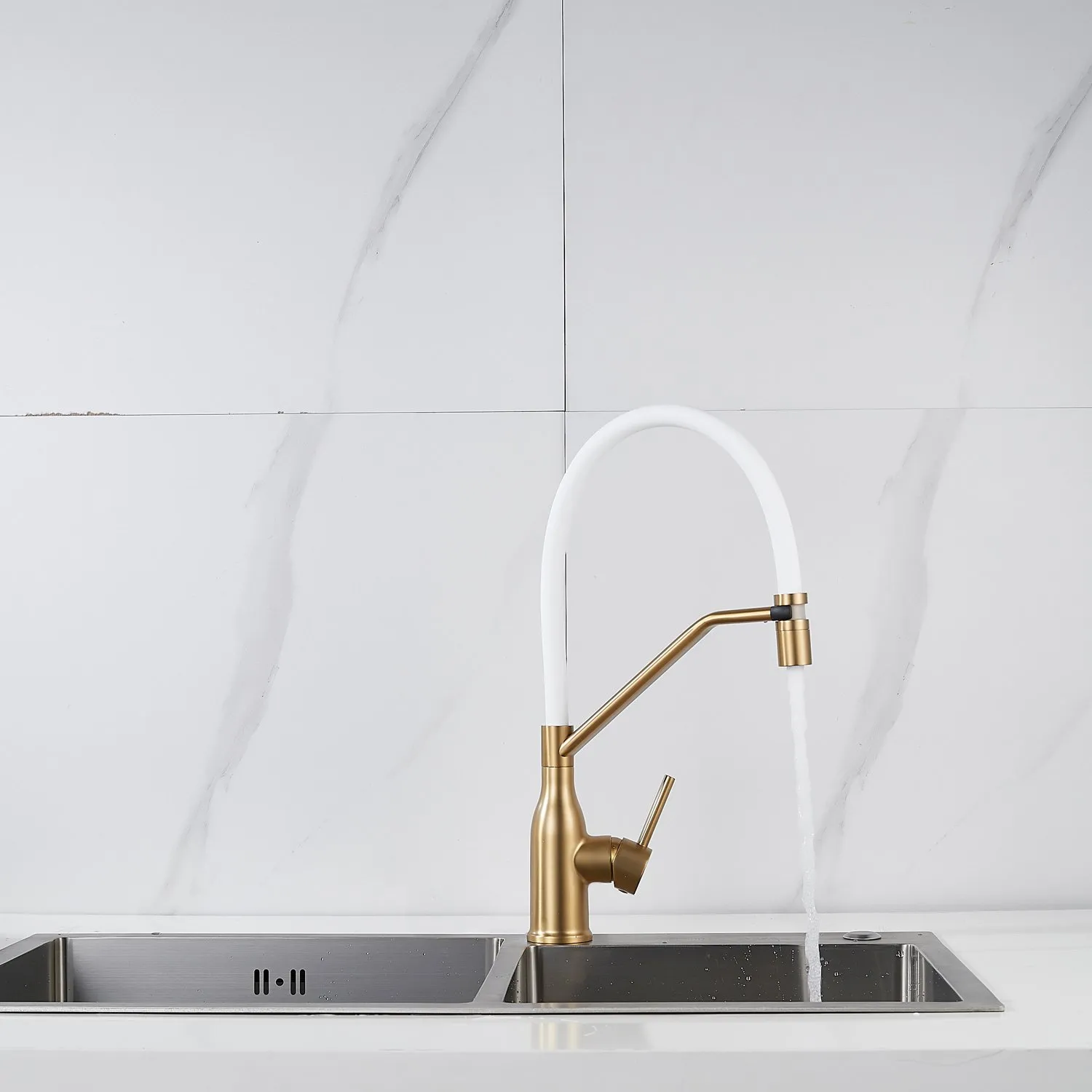 Смеситель для кухни с гибким изливом Shevanik S343G-1, золотой сатин