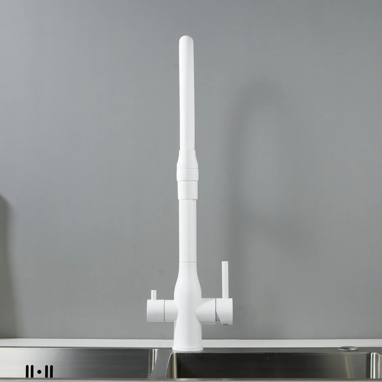 Смеситель для кухни с гибким изливом и подключением фильтра Shevanik S378C, белый