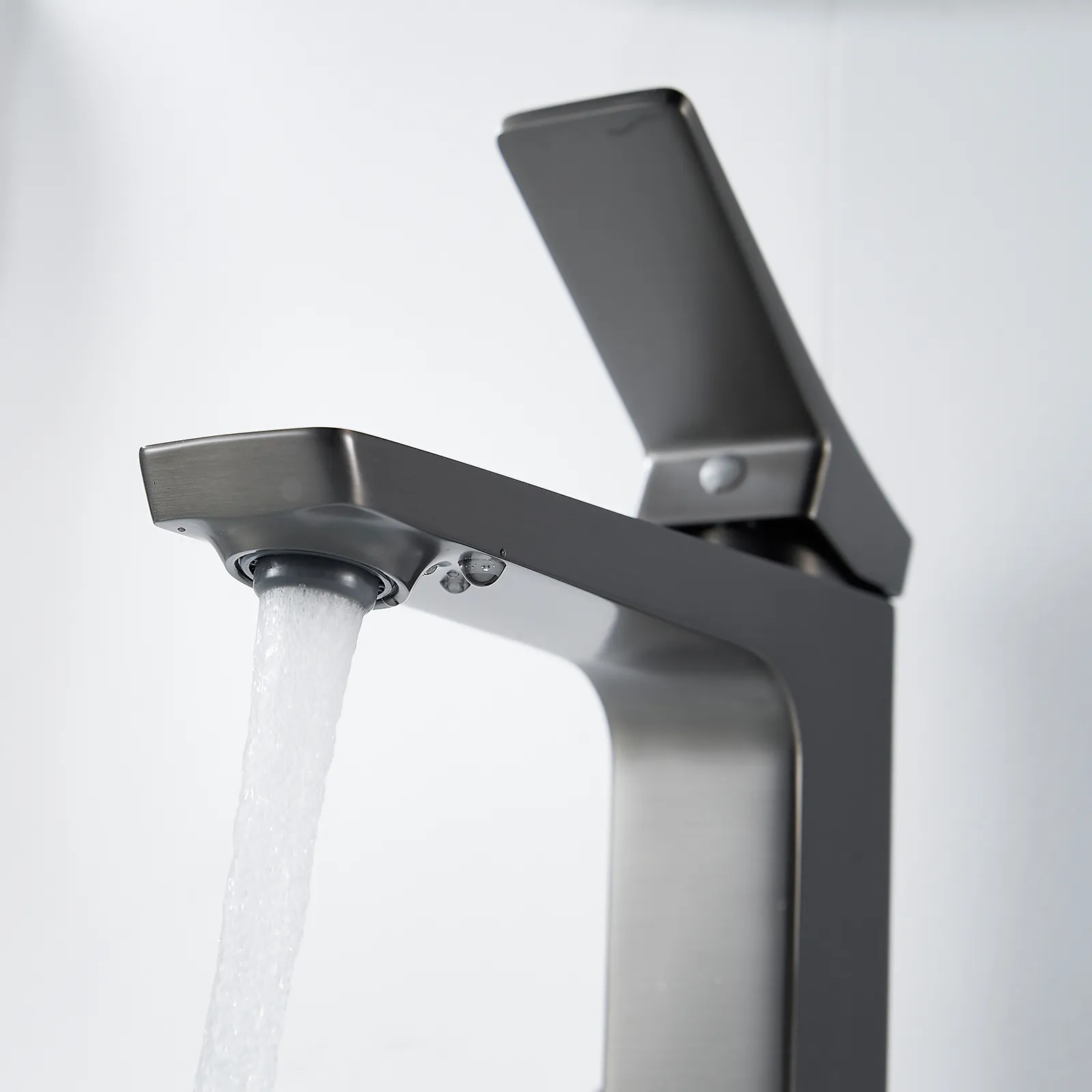 Смеситель для раковины Shevanik S4401T, оружейная сталь