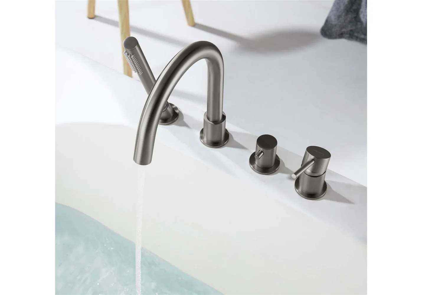 AQ1348BGM ЕВРОПА смеситель на борт ванны на 4 отв., шлиф. черный хром